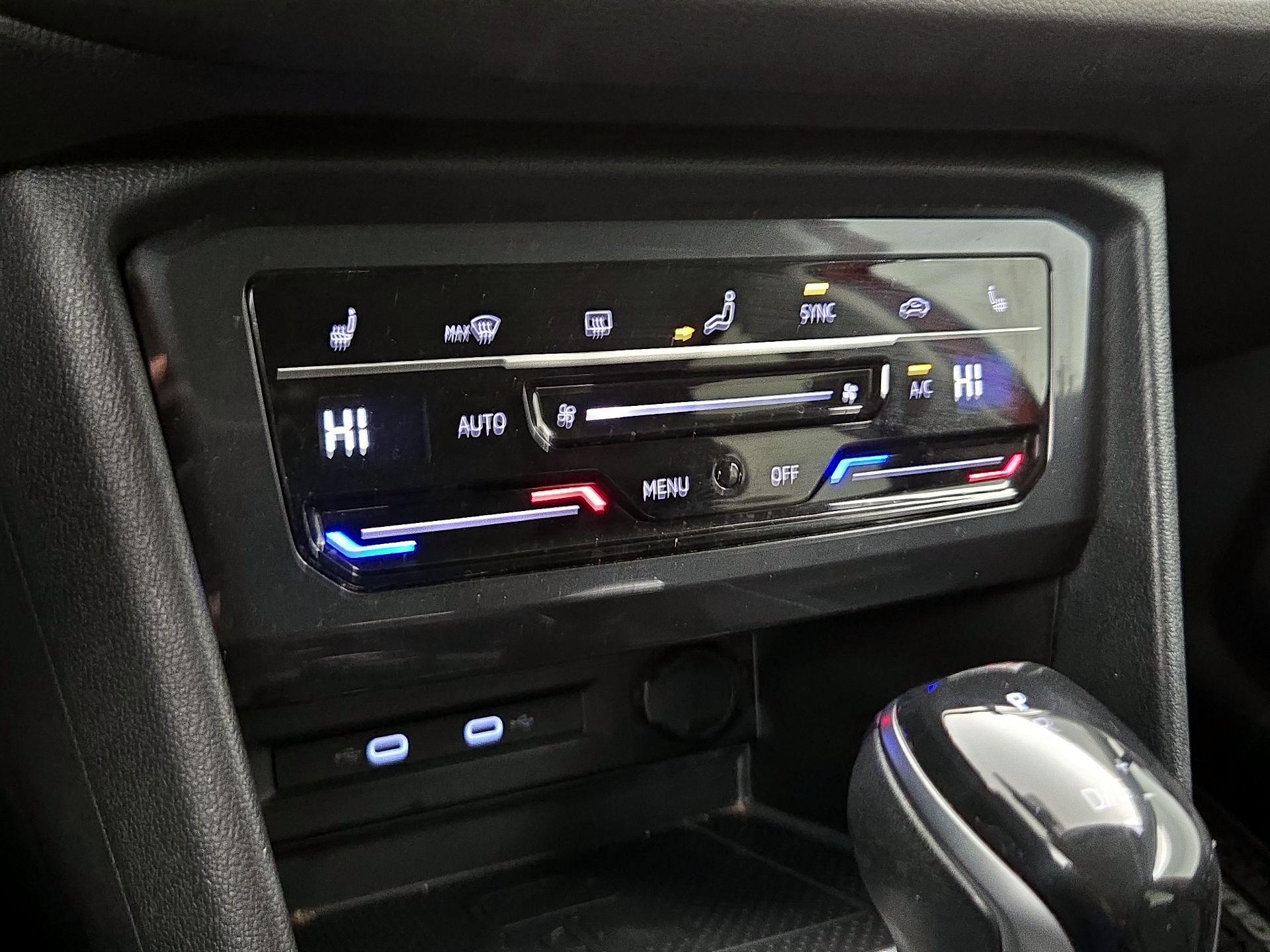 Thumbnail: 2022 Volkswagen Tiguan - 16