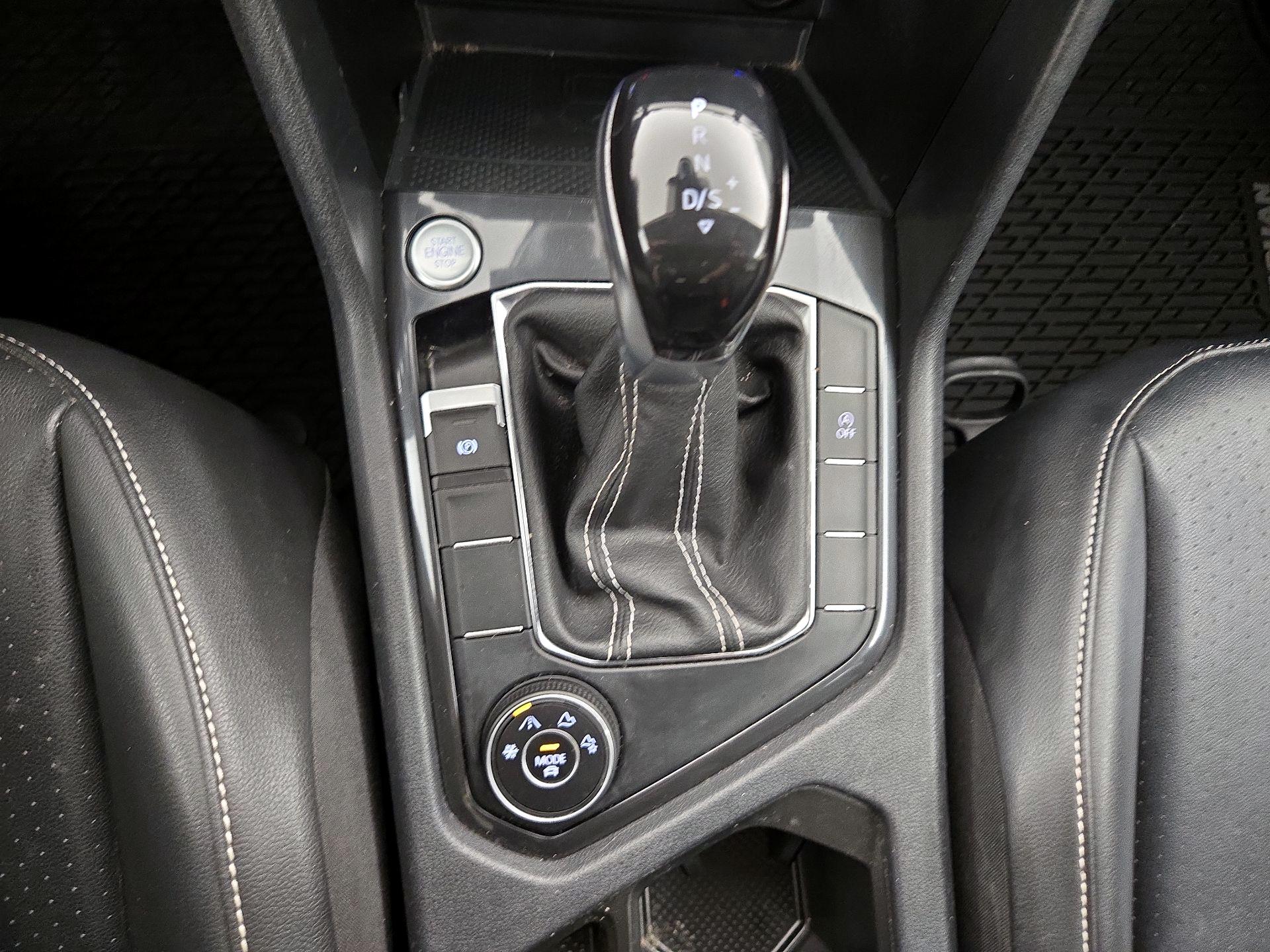 Thumbnail: 2022 Volkswagen Tiguan - 17