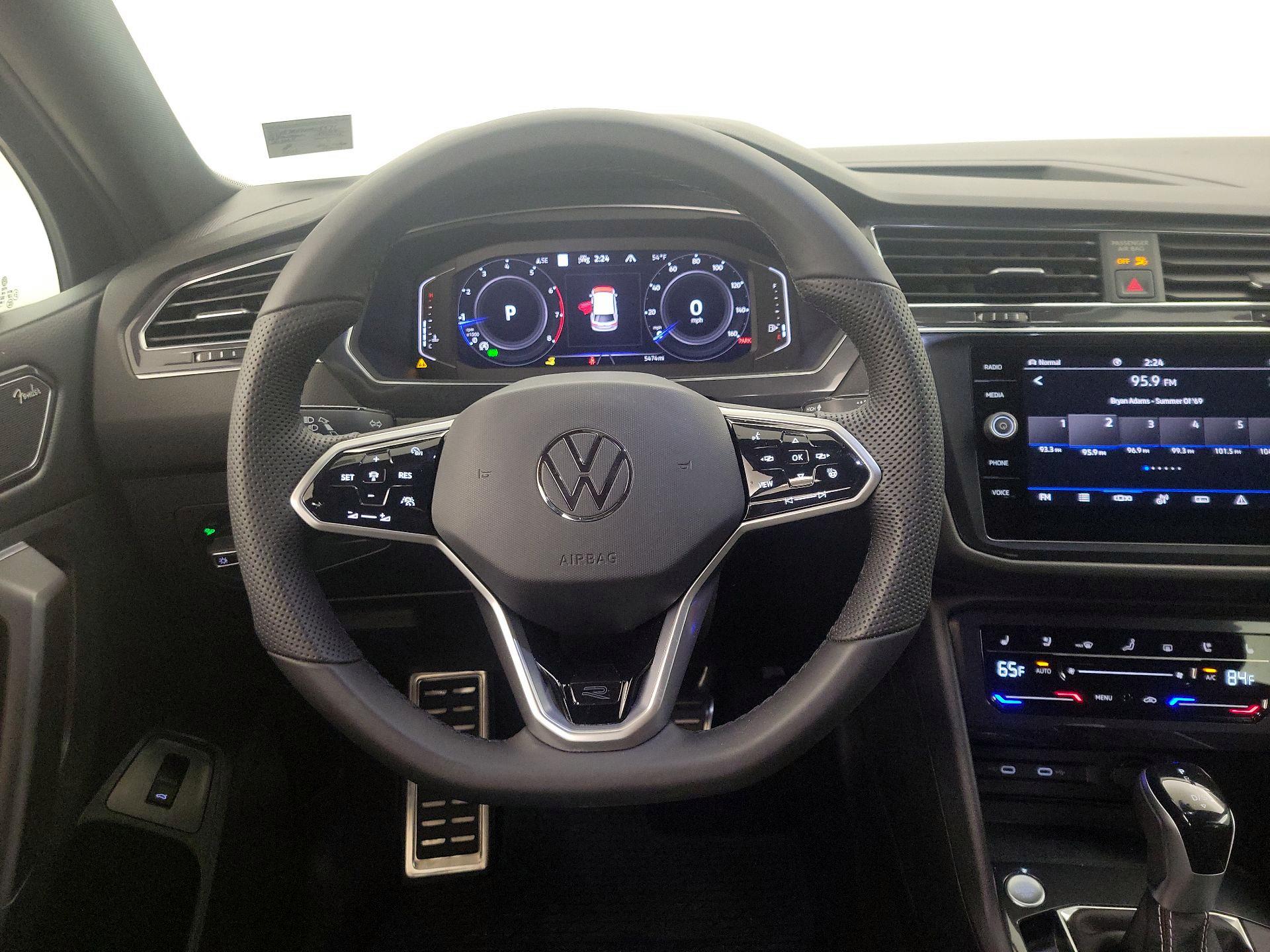 Thumbnail: 2022 Volkswagen Tiguan - 10