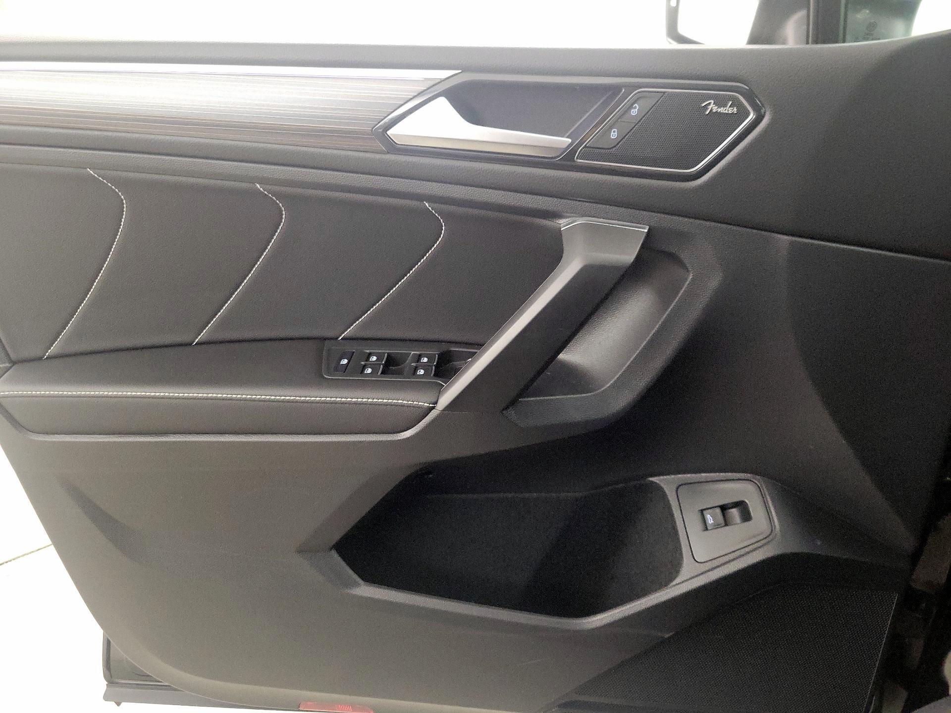 Thumbnail: 2022 Volkswagen Tiguan - 12