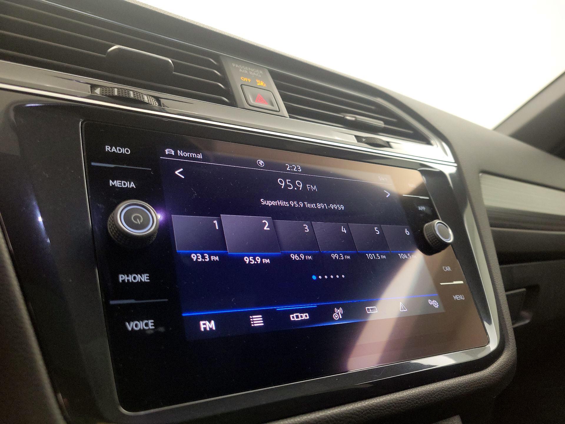 Thumbnail: 2022 Volkswagen Tiguan - 16