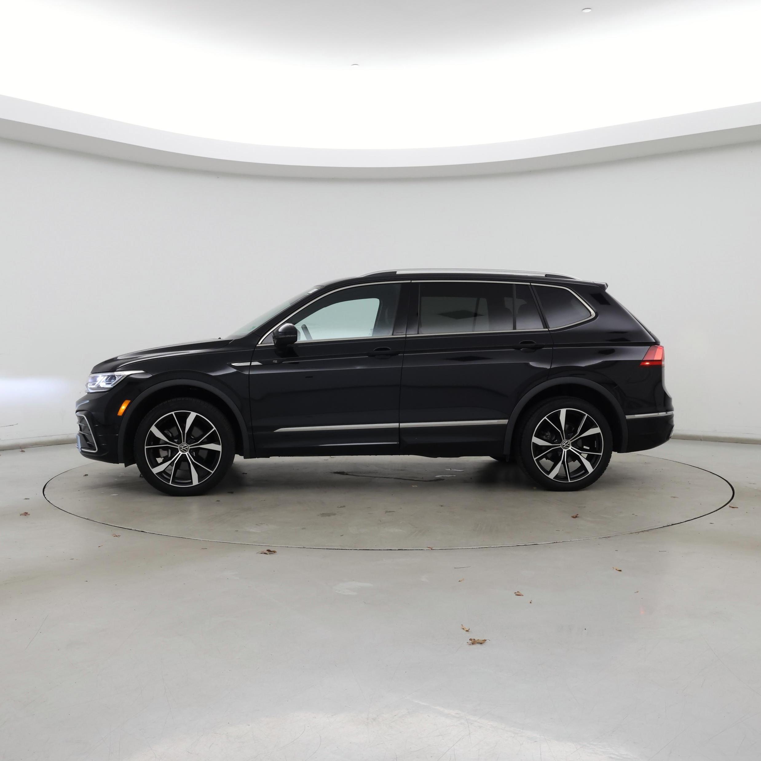 Thumbnail: 2022 Volkswagen Tiguan - 3