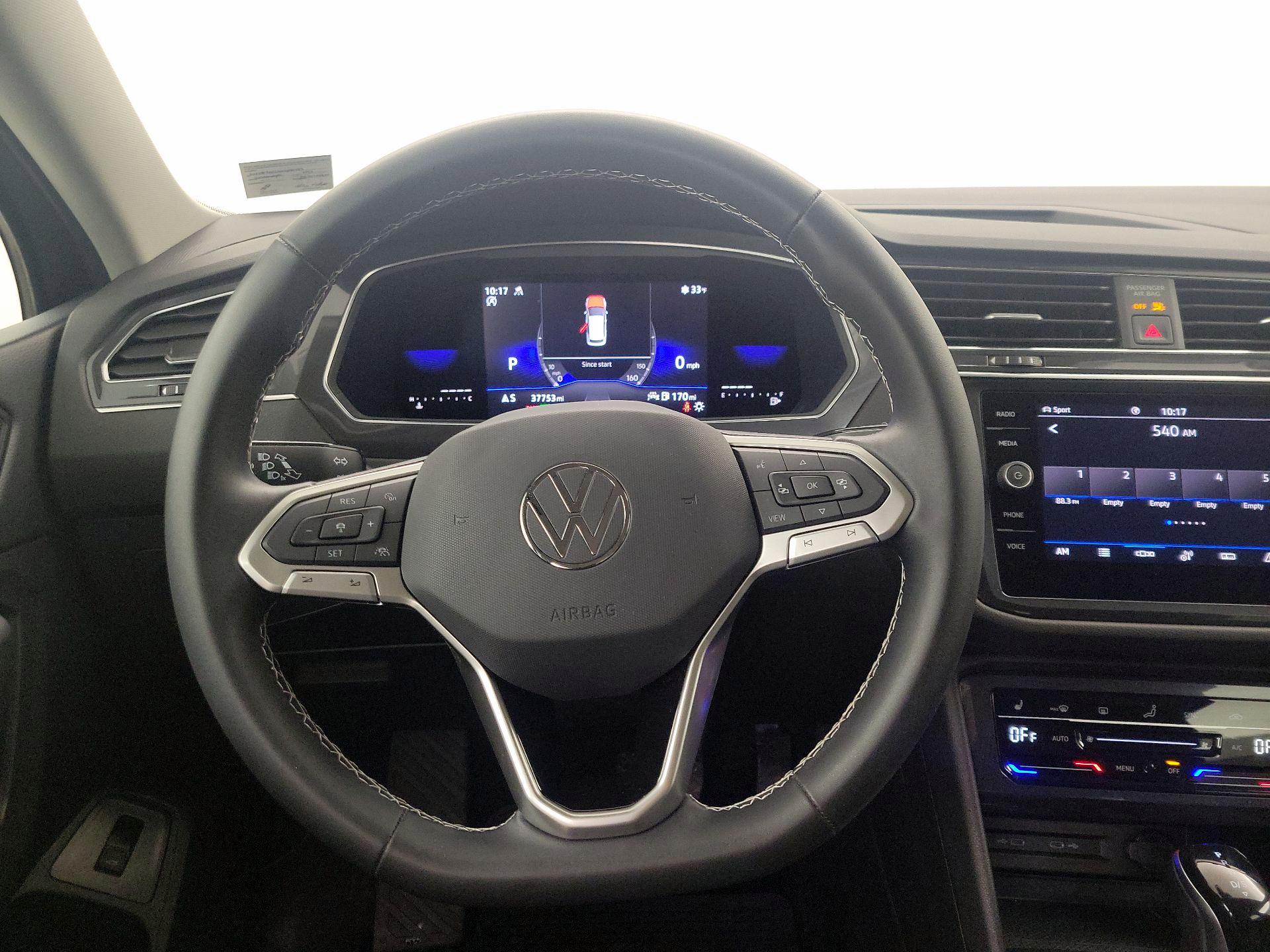 Thumbnail: 2022 Volkswagen Tiguan - 10