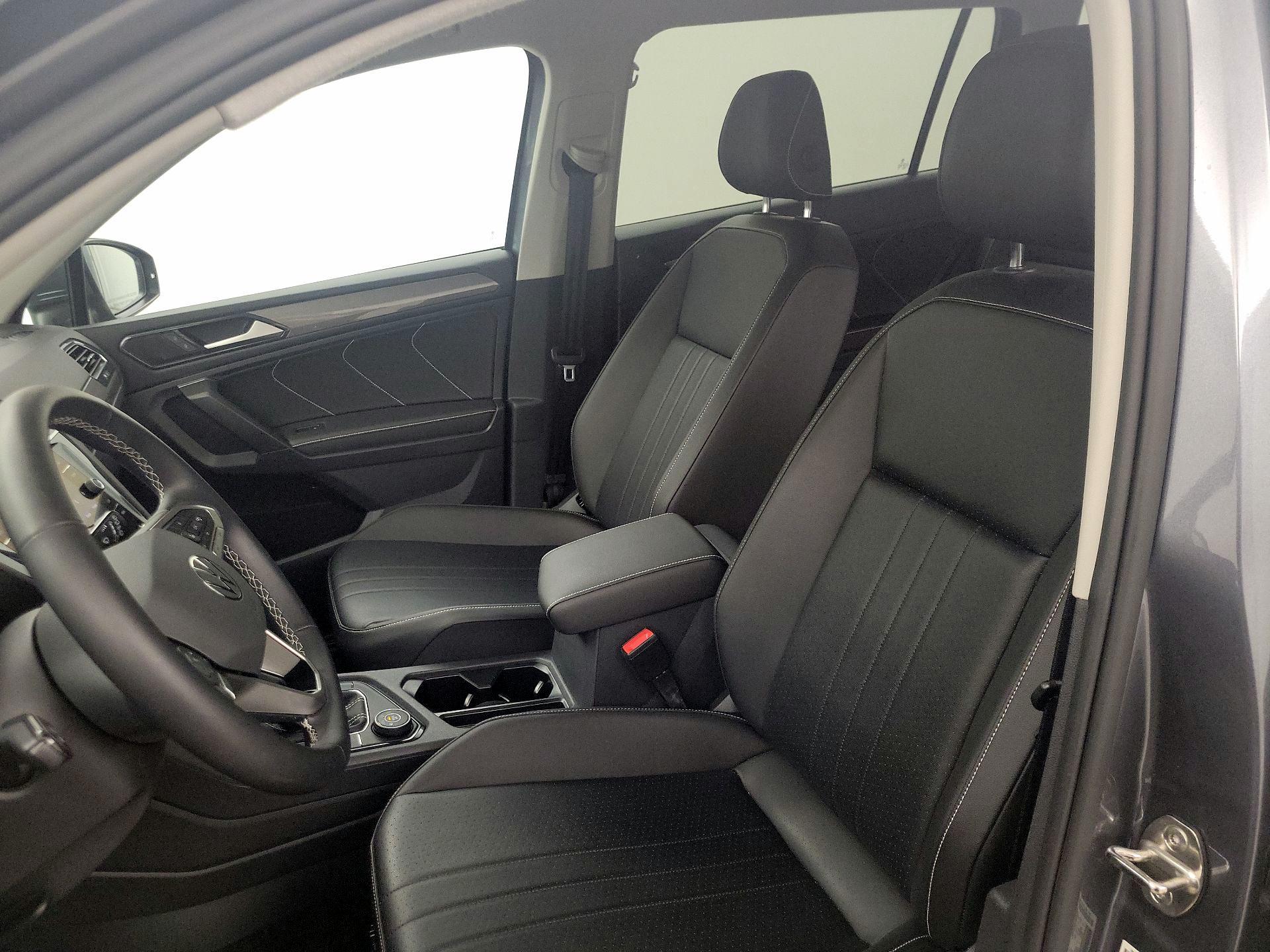 Thumbnail: 2022 Volkswagen Tiguan - 11