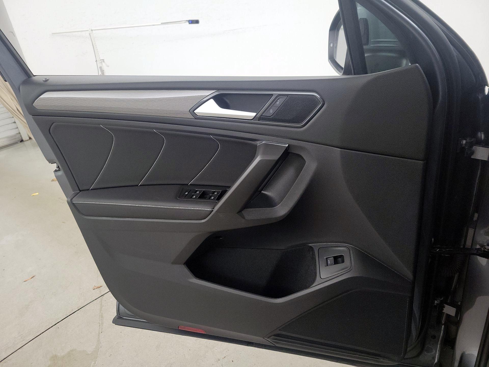 Thumbnail: 2022 Volkswagen Tiguan - 12