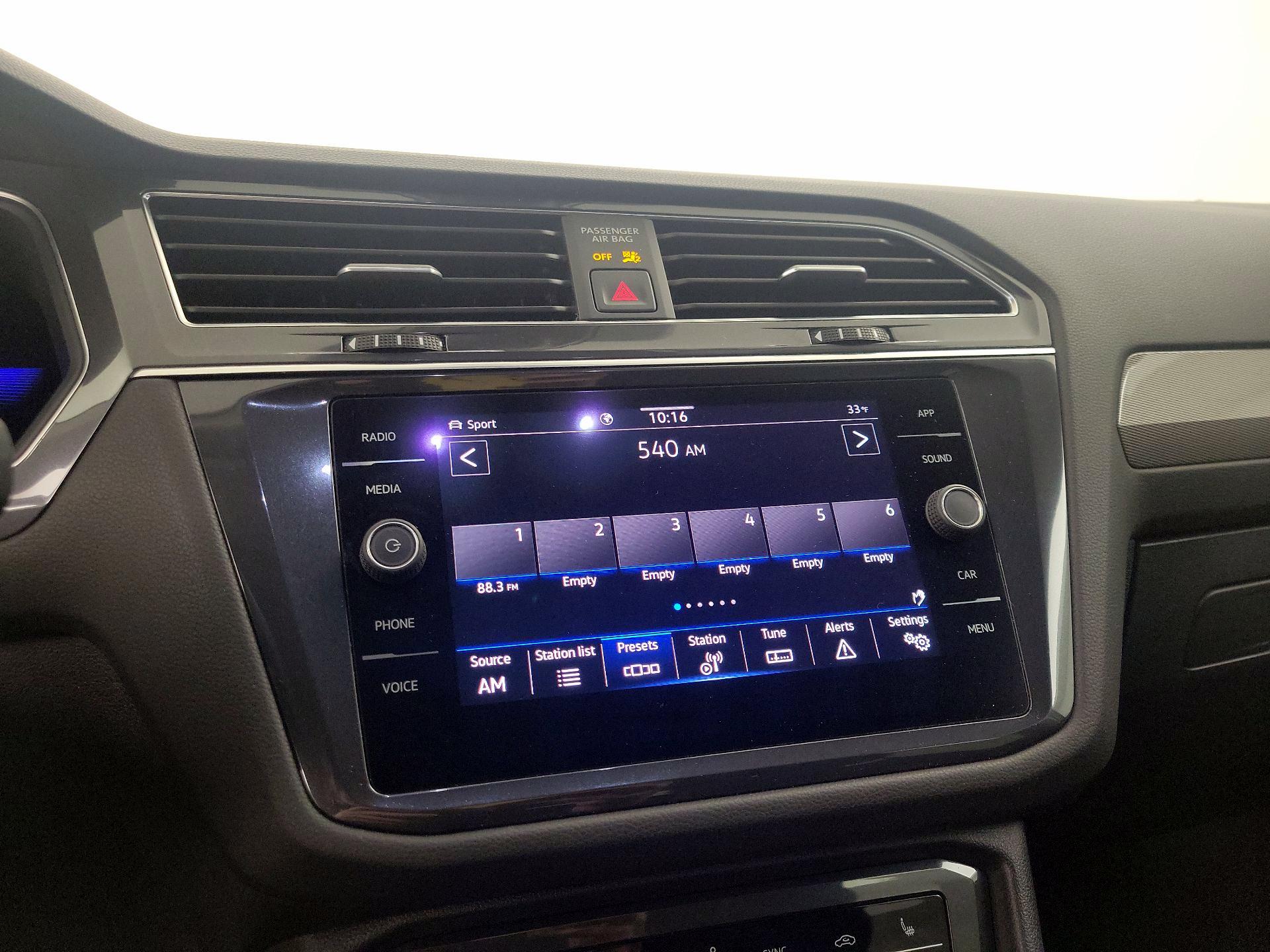 Thumbnail: 2022 Volkswagen Tiguan - 15