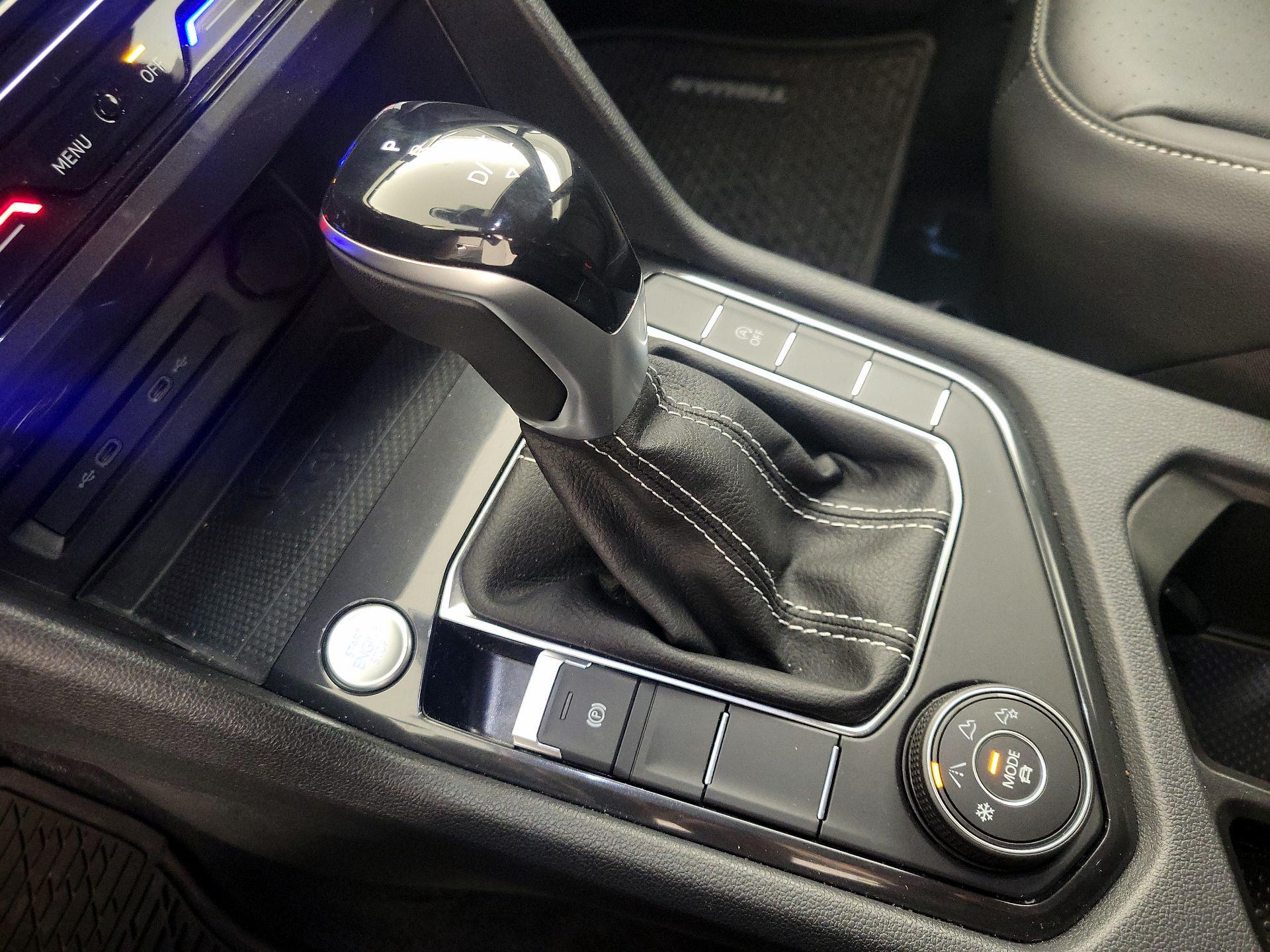 Thumbnail: 2022 Volkswagen Tiguan - 17