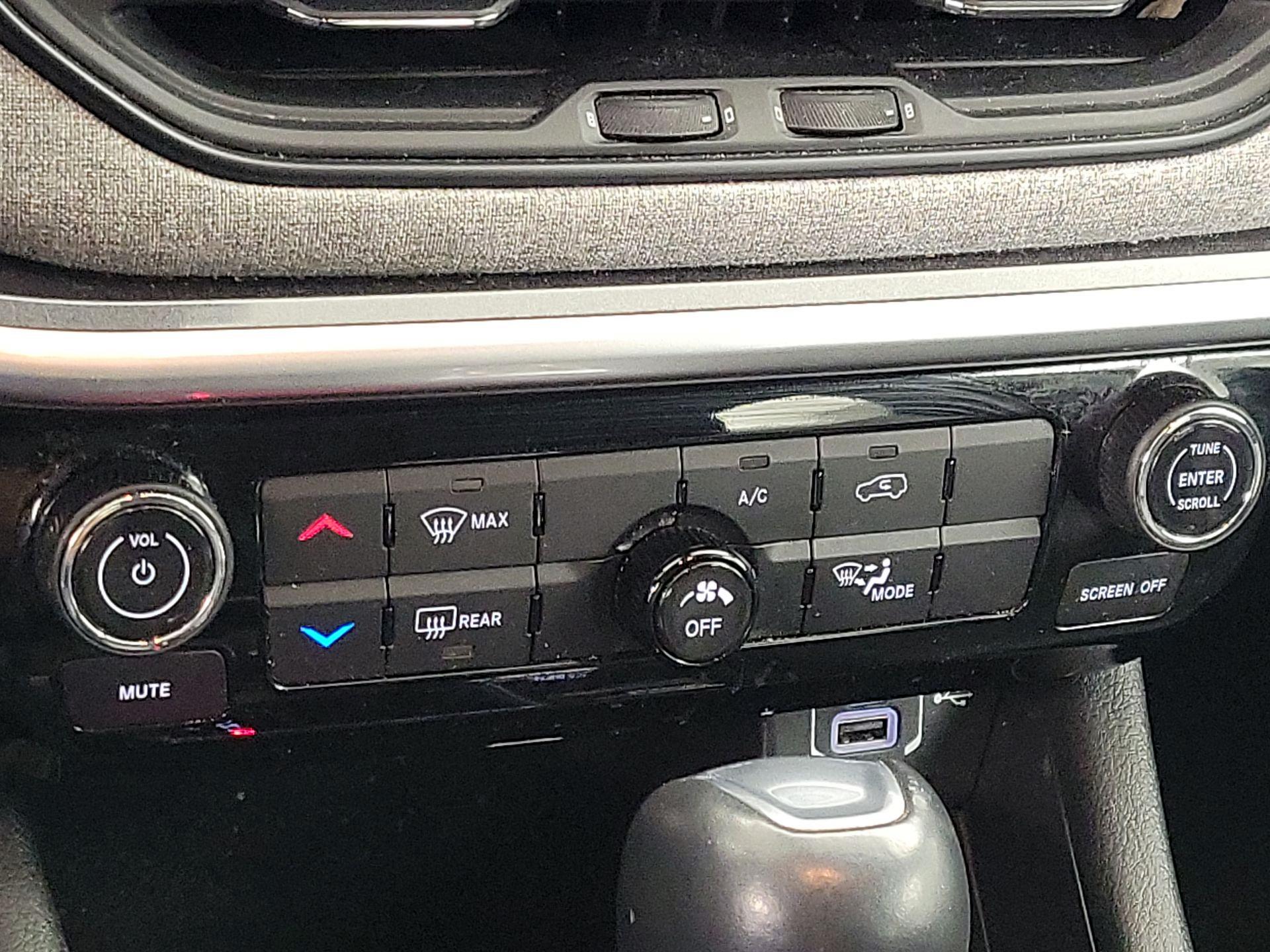 Thumbnail: 2022 Jeep Compass - 16