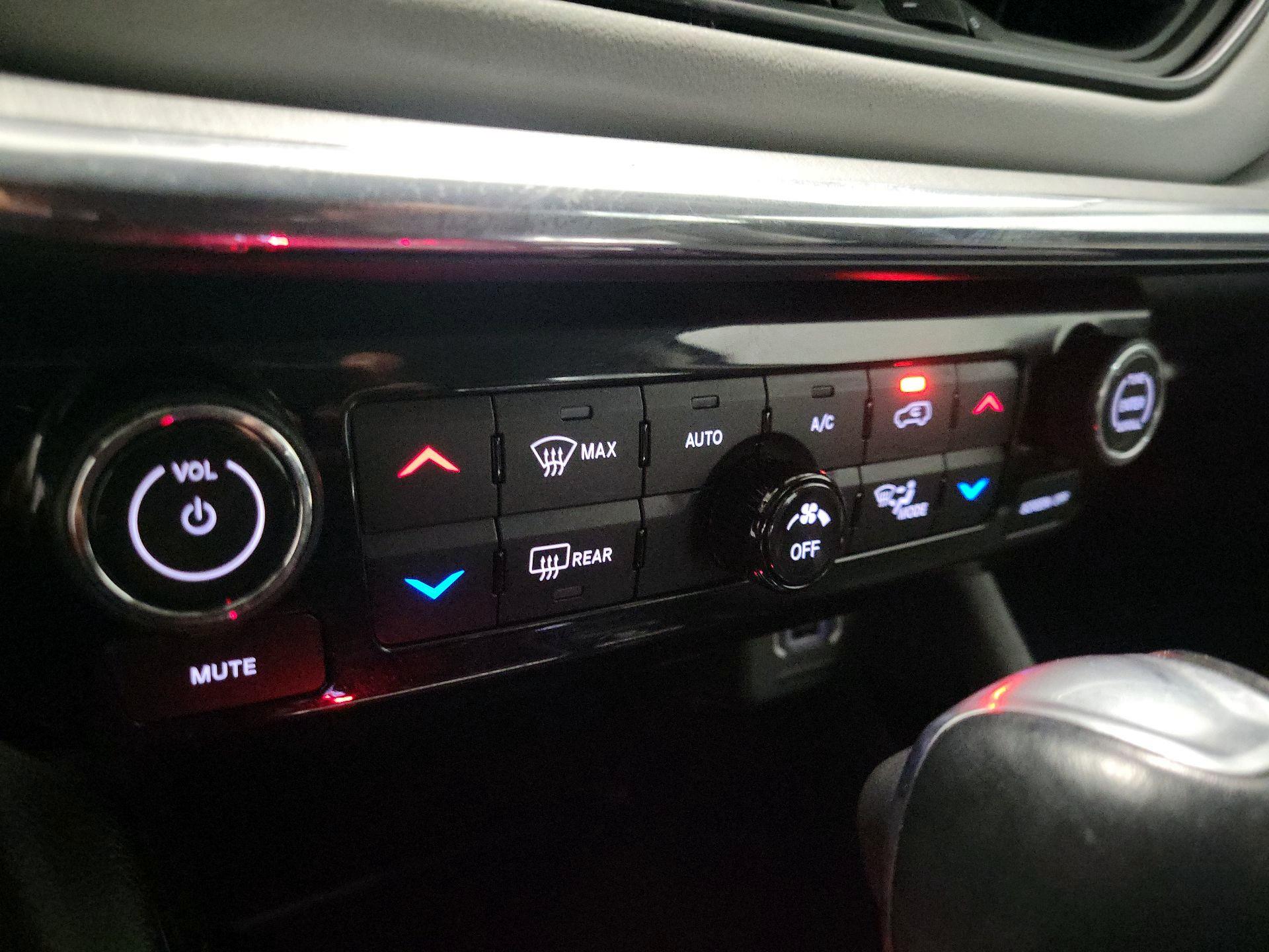 Thumbnail: 2022 Jeep Compass - 17