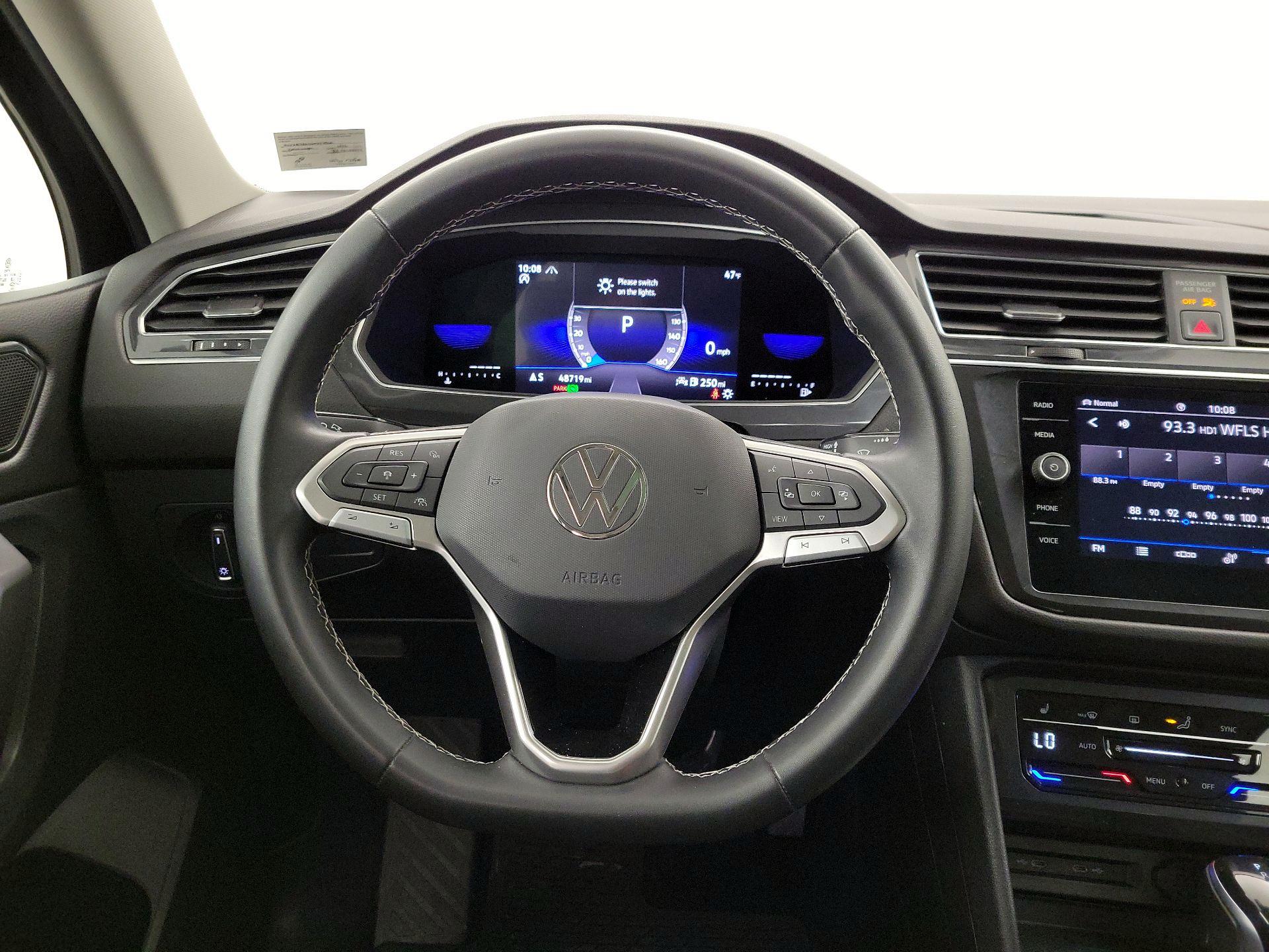 Thumbnail: 2022 Volkswagen Tiguan - 10