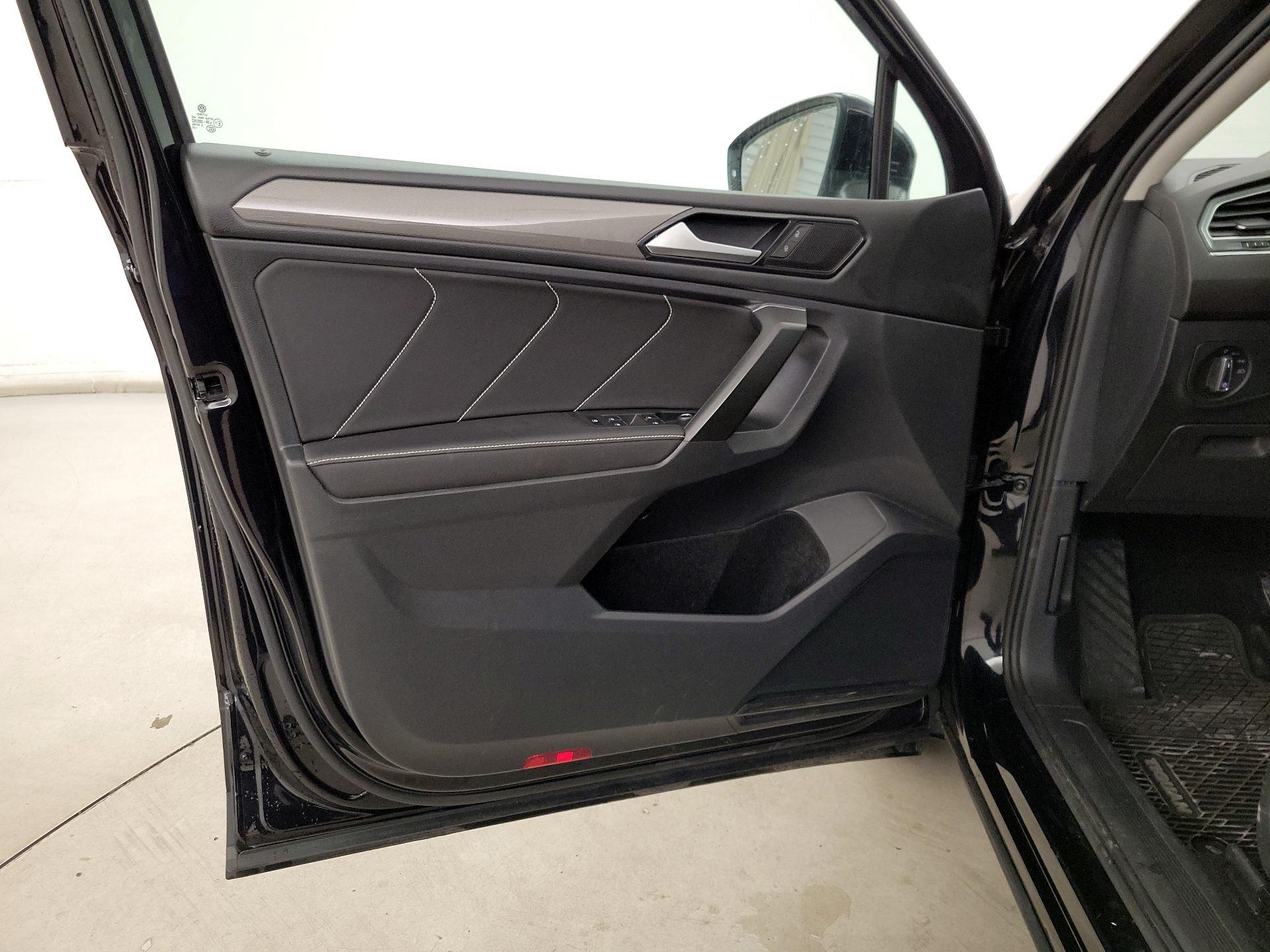 Thumbnail: 2022 Volkswagen Tiguan - 12