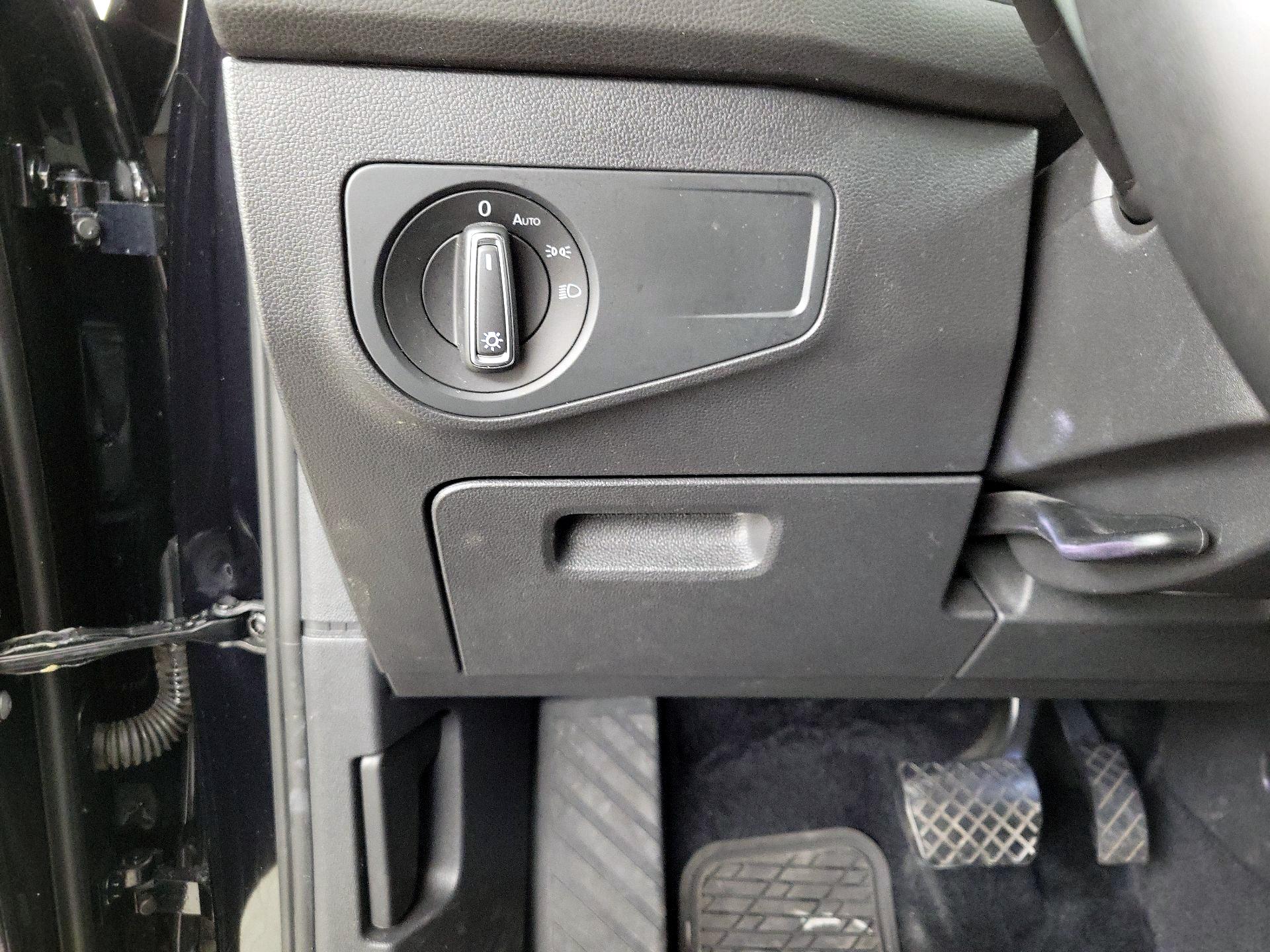 Thumbnail: 2022 Volkswagen Tiguan - 13