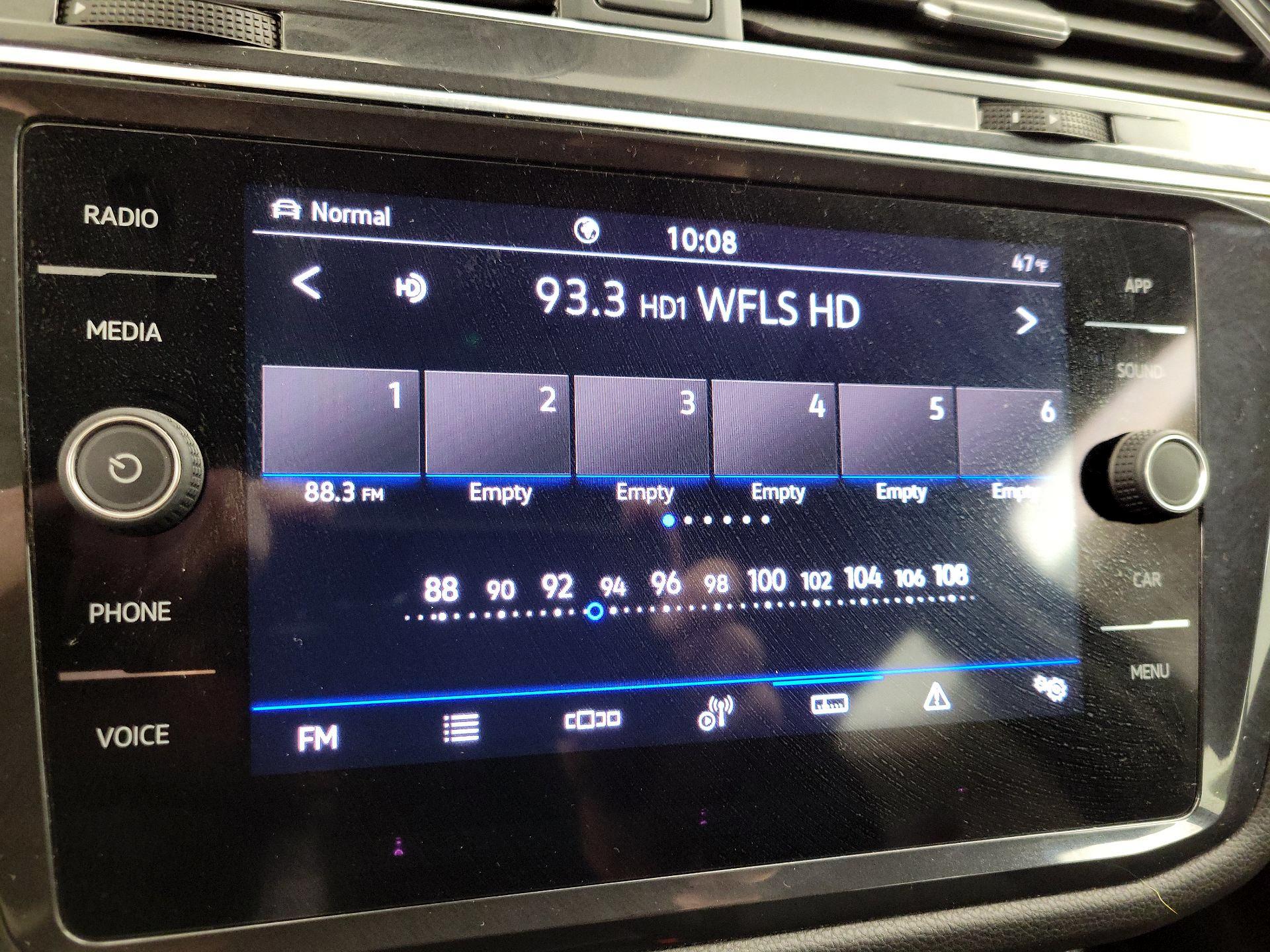 Thumbnail: 2022 Volkswagen Tiguan - 15