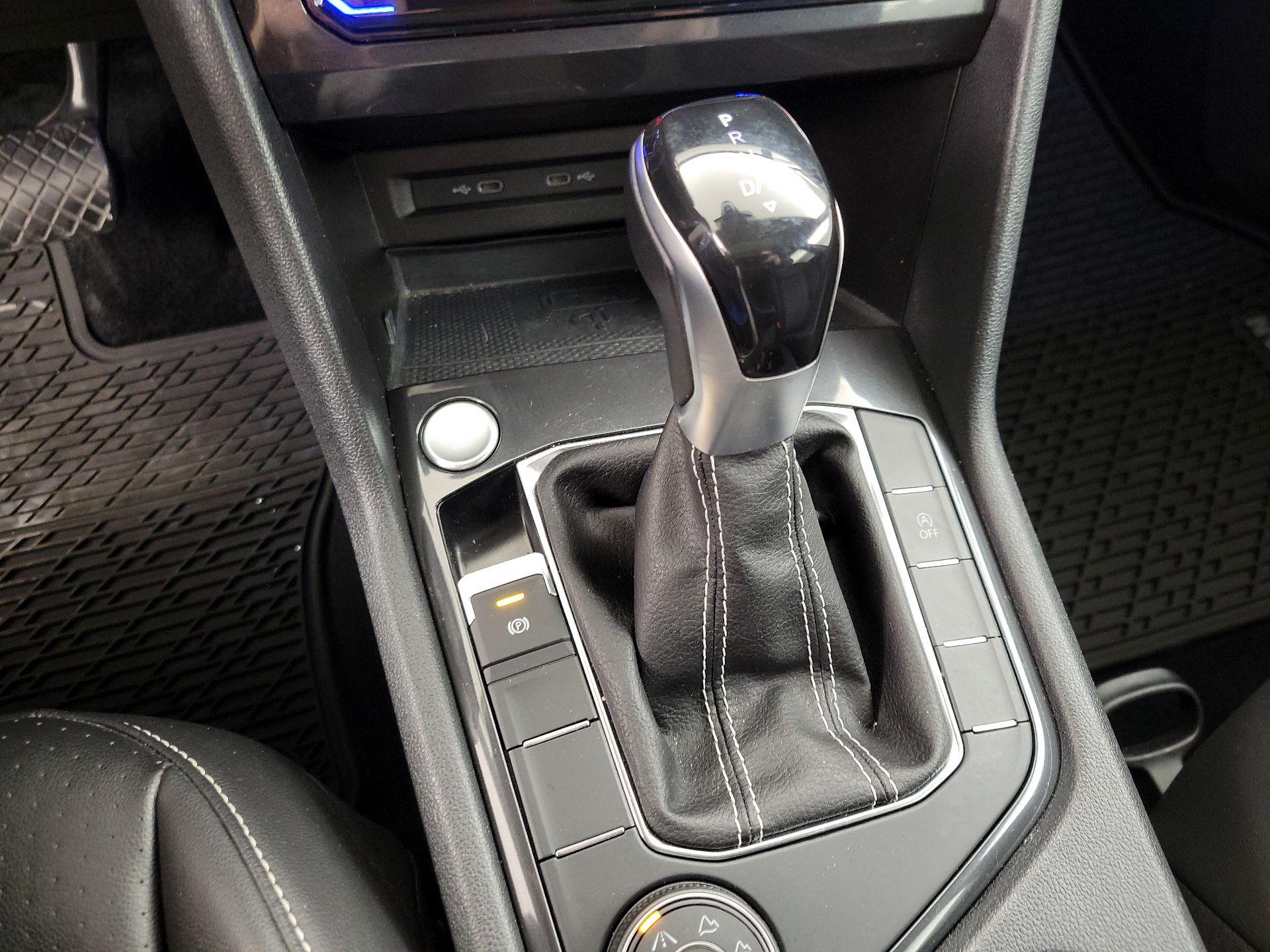 Thumbnail: 2022 Volkswagen Tiguan - 17