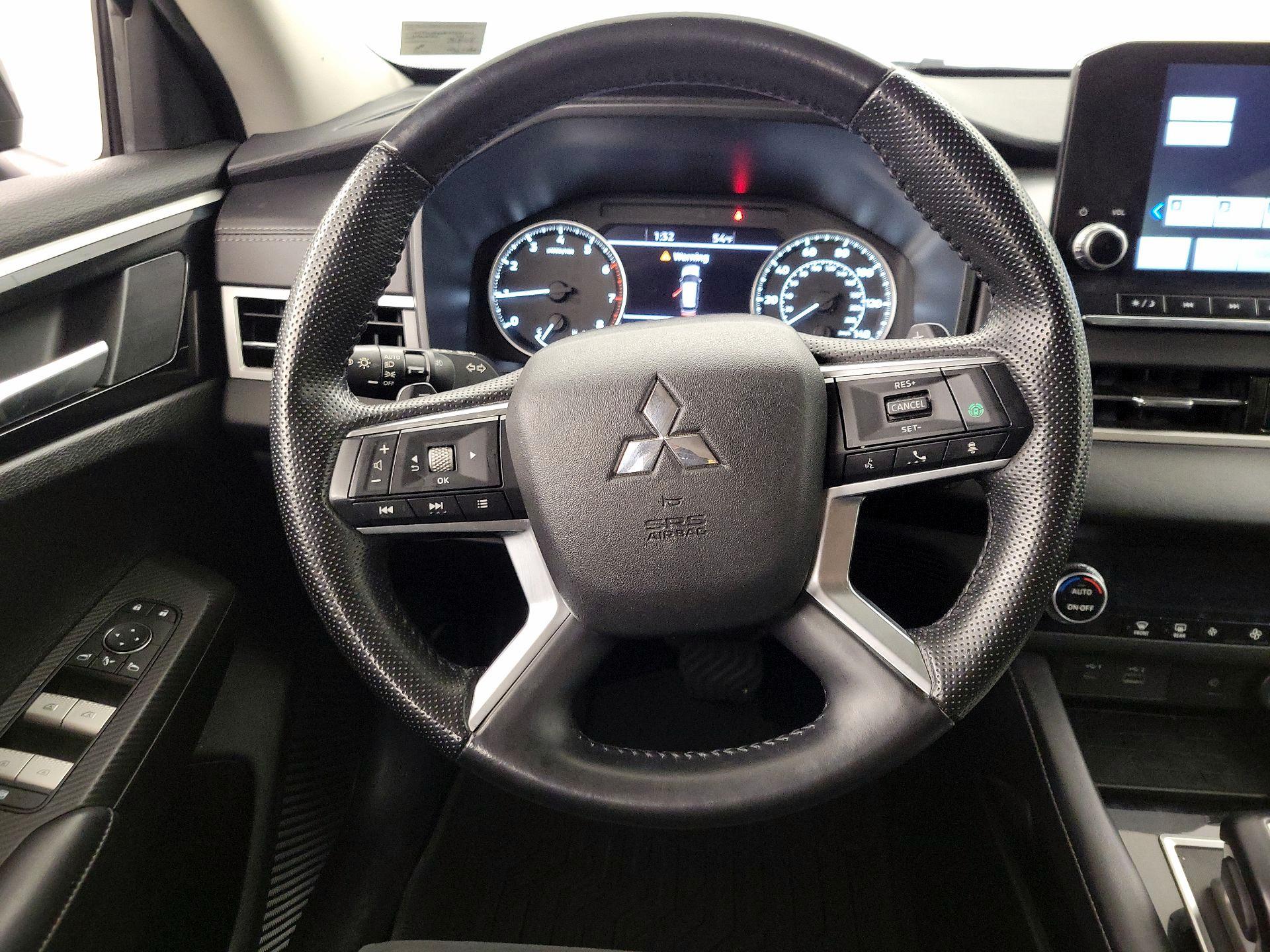 Thumbnail: 2024 Mitsubishi Outlander - 10