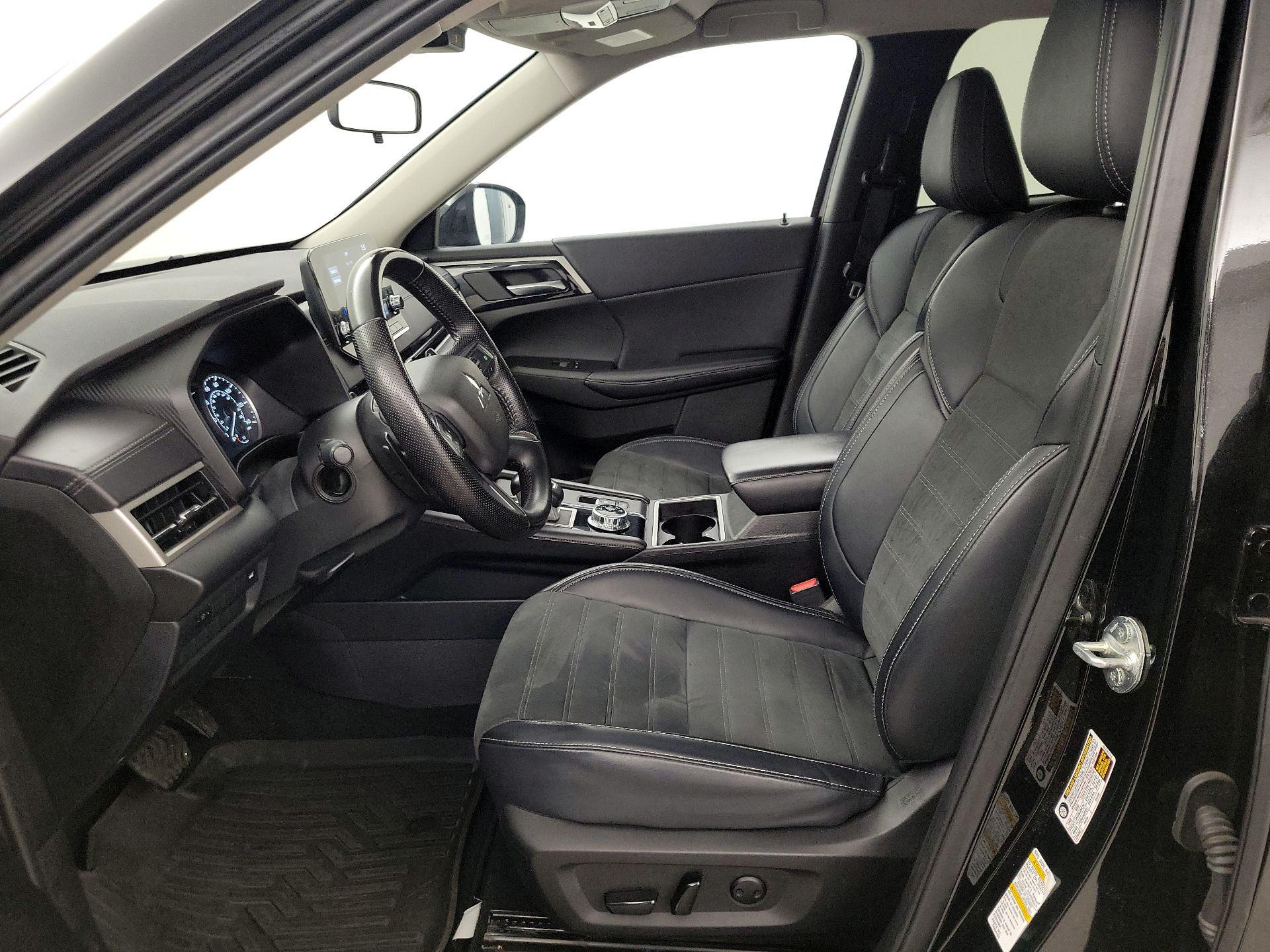 Thumbnail: 2024 Mitsubishi Outlander - 11