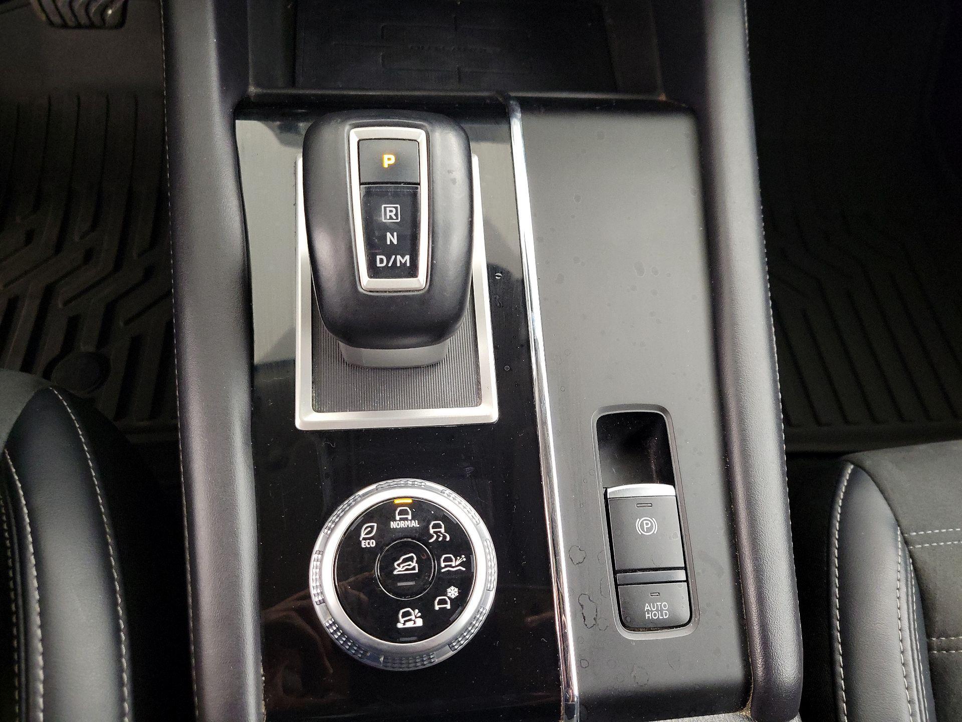 Thumbnail: 2024 Mitsubishi Outlander - 18