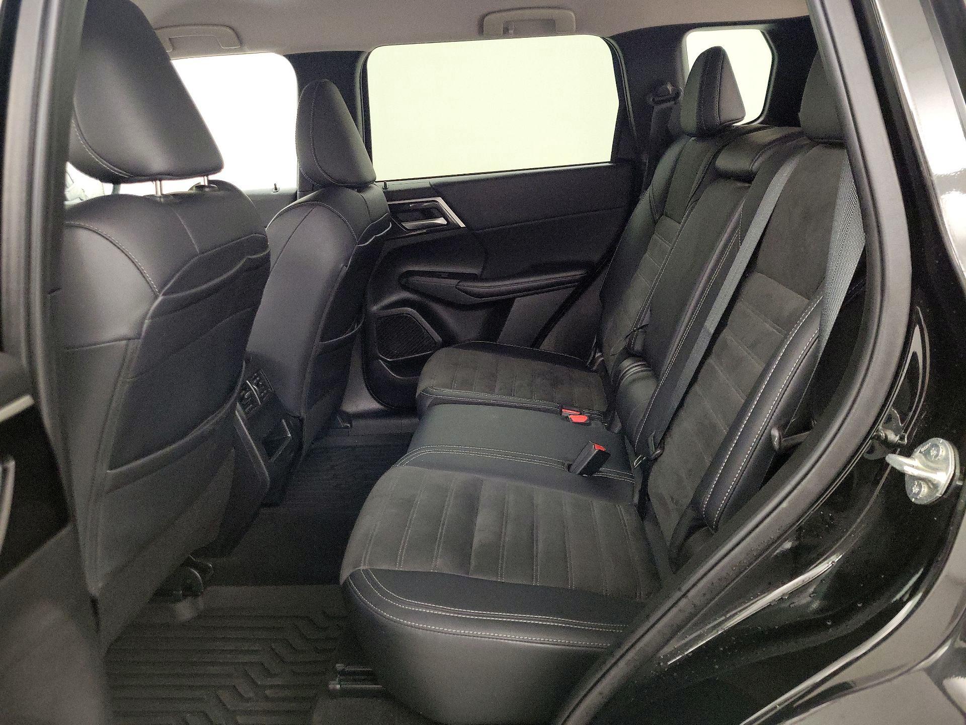 Thumbnail: 2024 Mitsubishi Outlander - 20