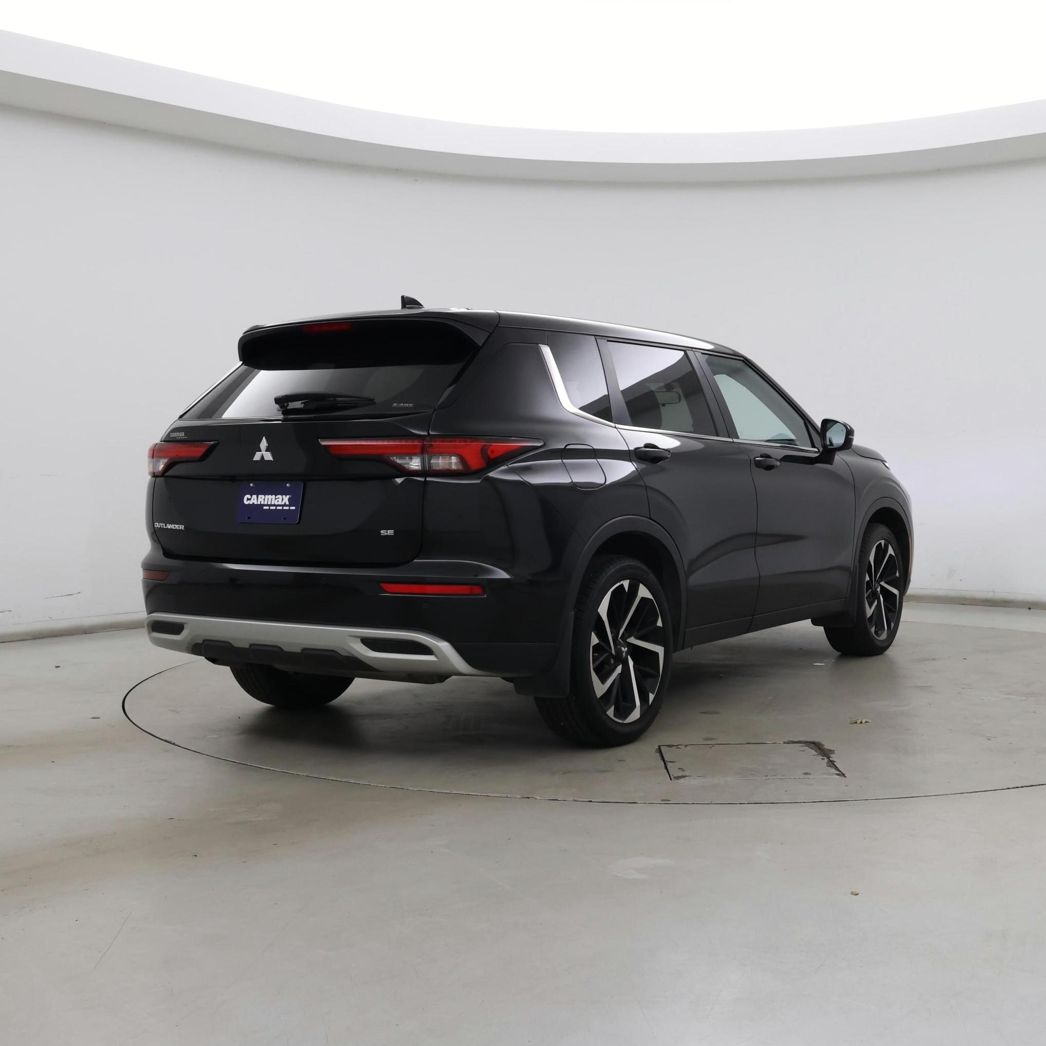 Thumbnail: 2024 Mitsubishi Outlander - 8