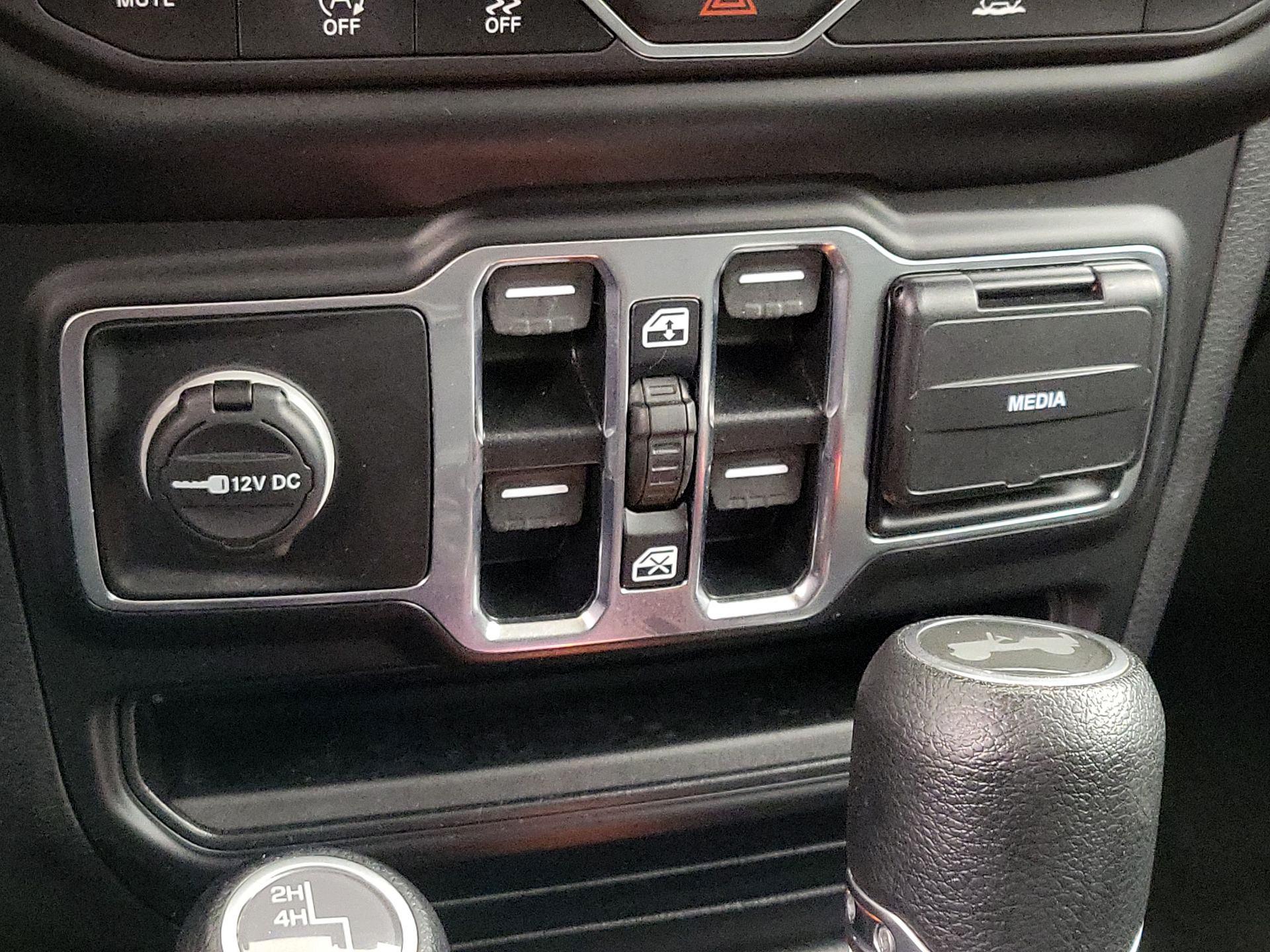 Thumbnail: 2021 Jeep Wrangler - 18