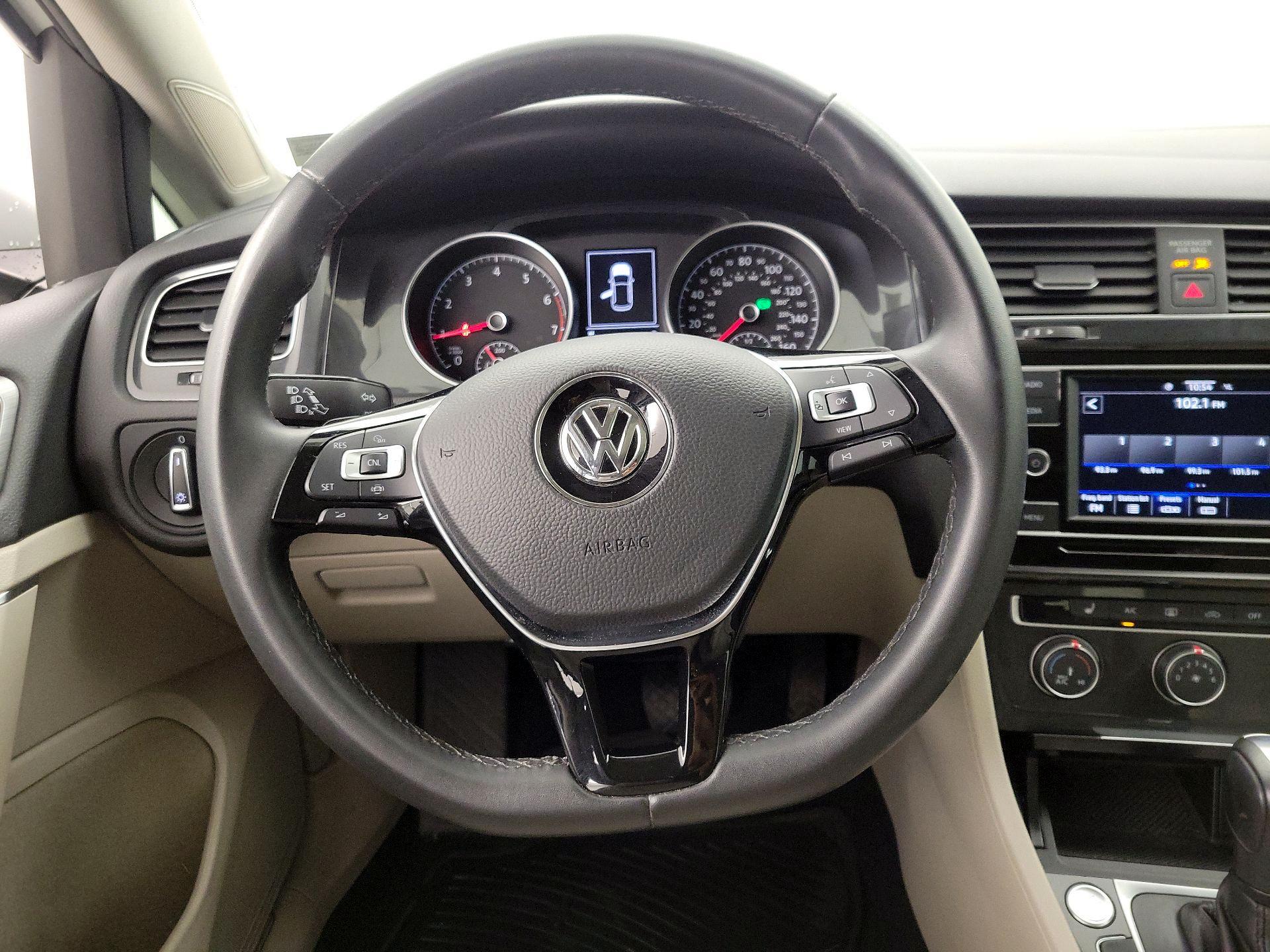 Thumbnail: 2021 Volkswagen Golf - 10