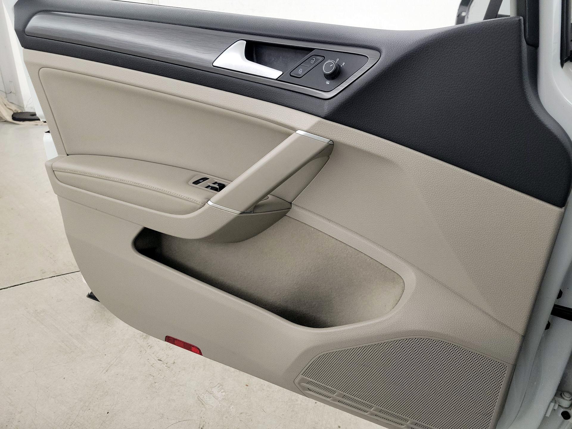 Thumbnail: 2021 Volkswagen Golf - 12