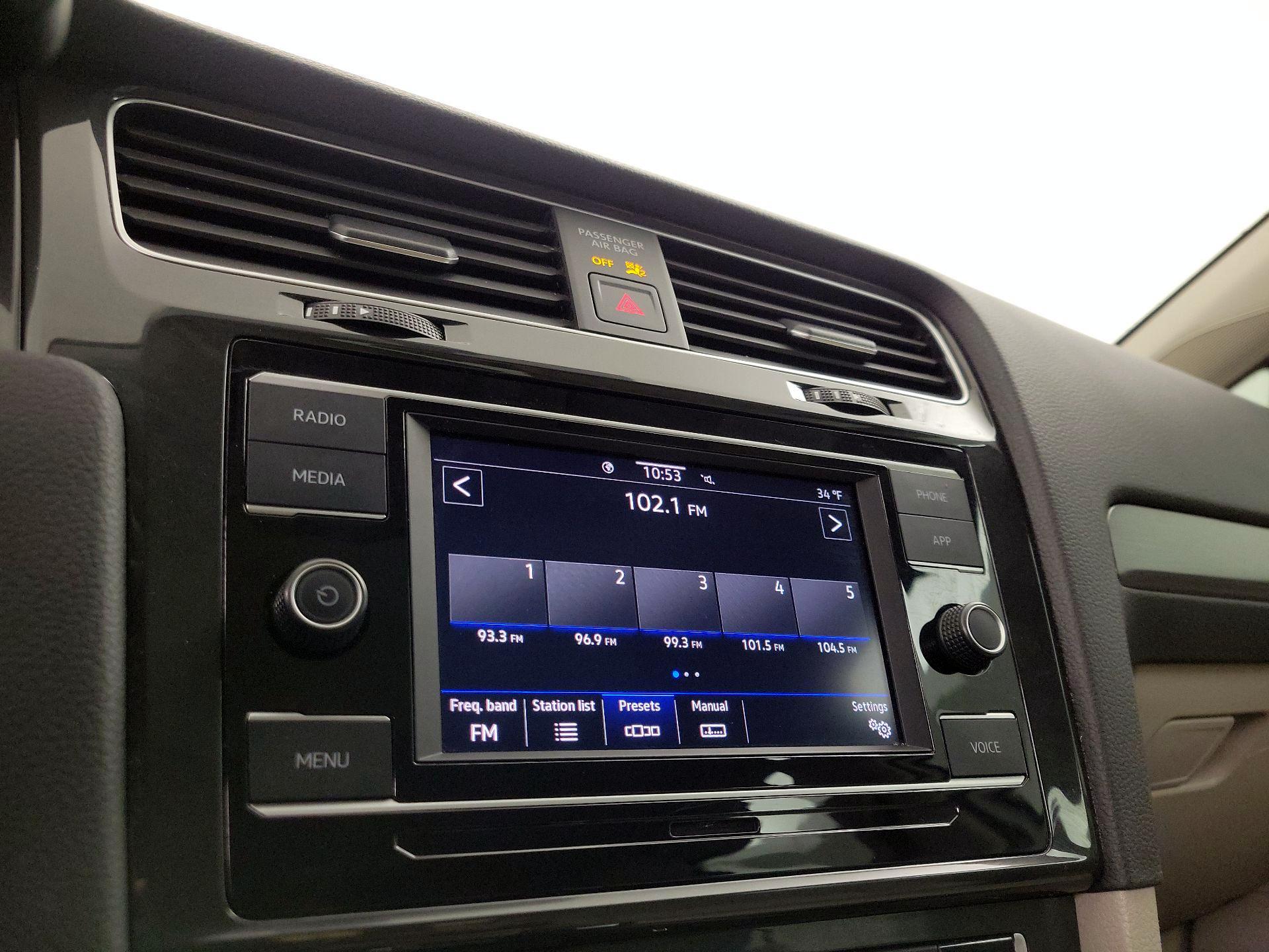 Thumbnail: 2021 Volkswagen Golf - 15