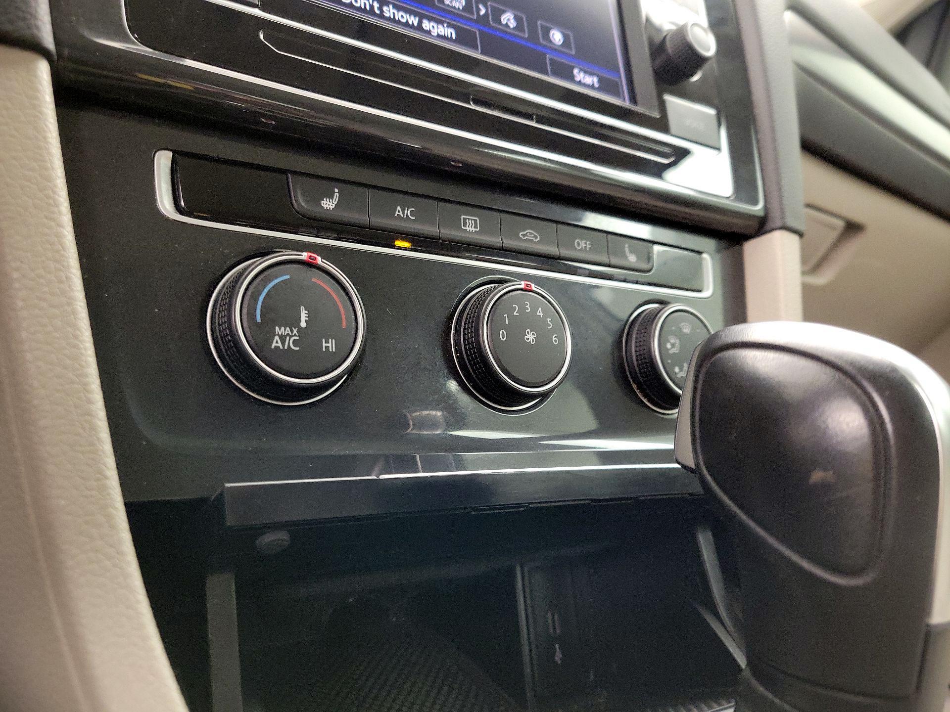 Thumbnail: 2021 Volkswagen Golf - 16