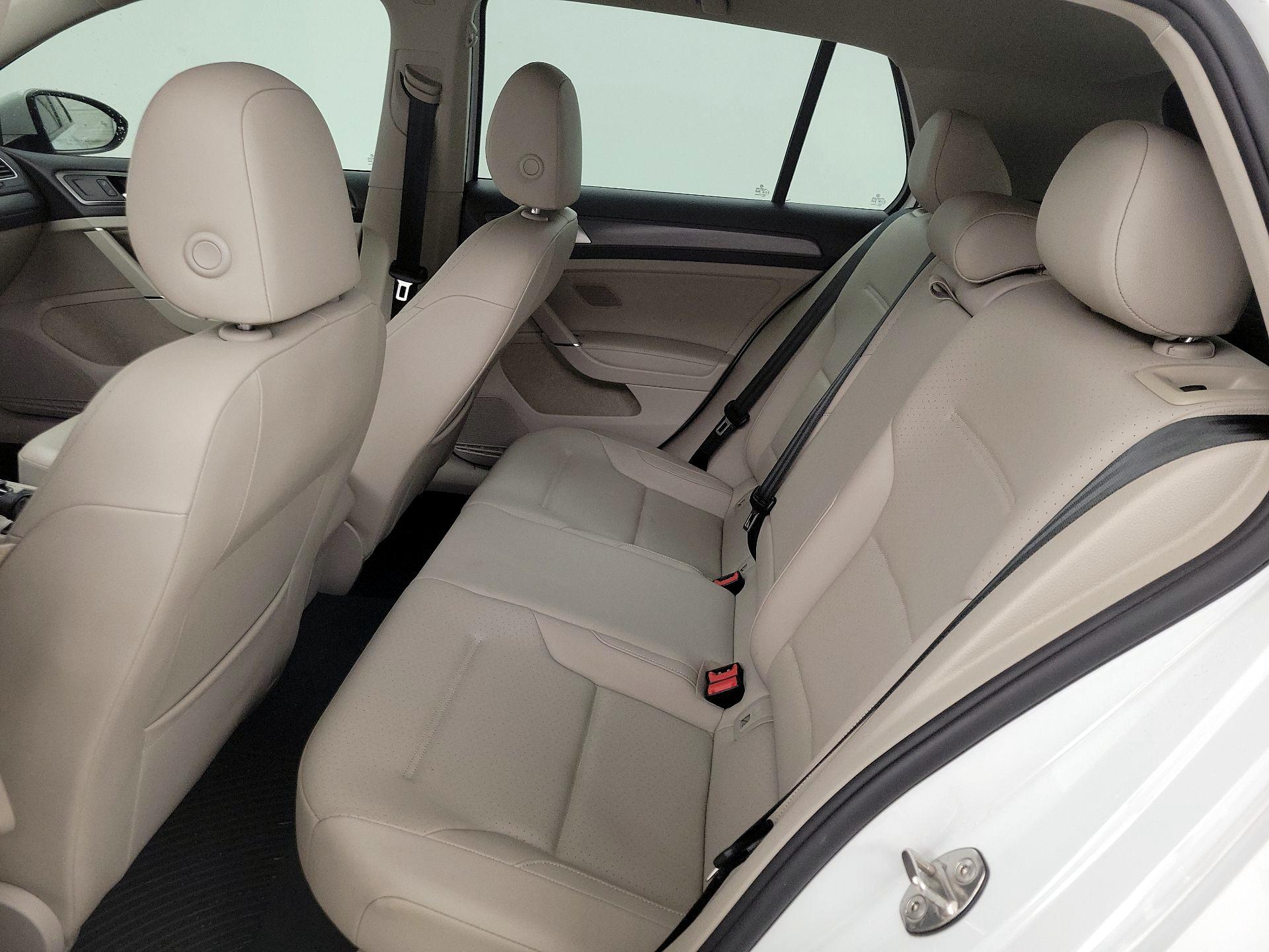 Thumbnail: 2021 Volkswagen Golf - 20