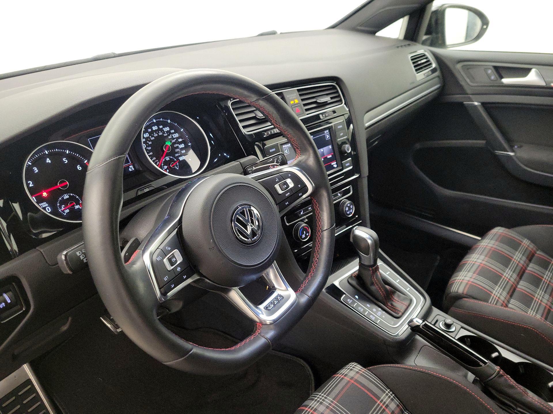 Thumbnail: 2021 Volkswagen Golf - 9