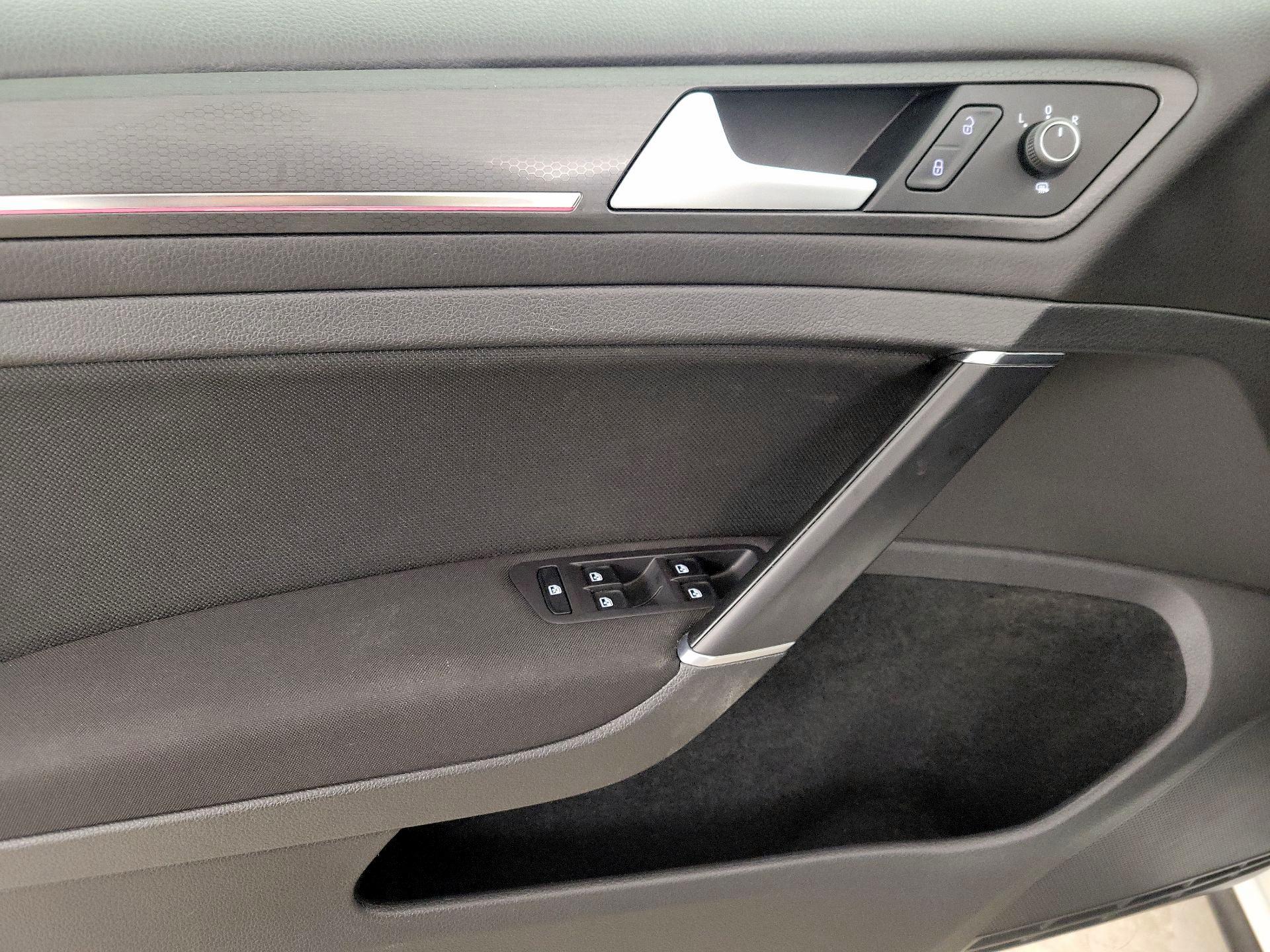 Thumbnail: 2021 Volkswagen Golf - 12