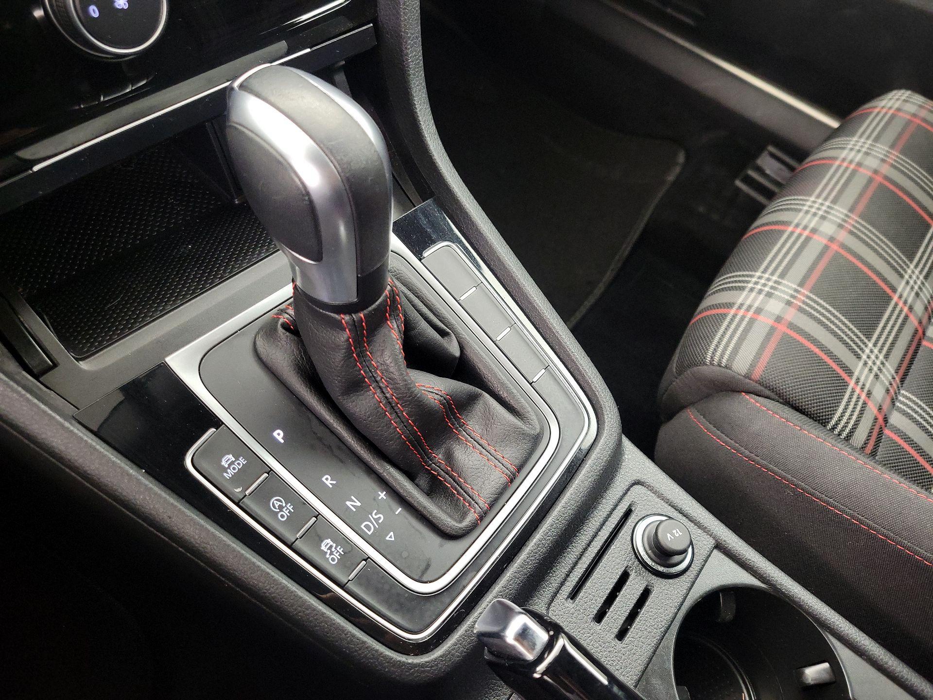 Thumbnail: 2021 Volkswagen Golf - 17