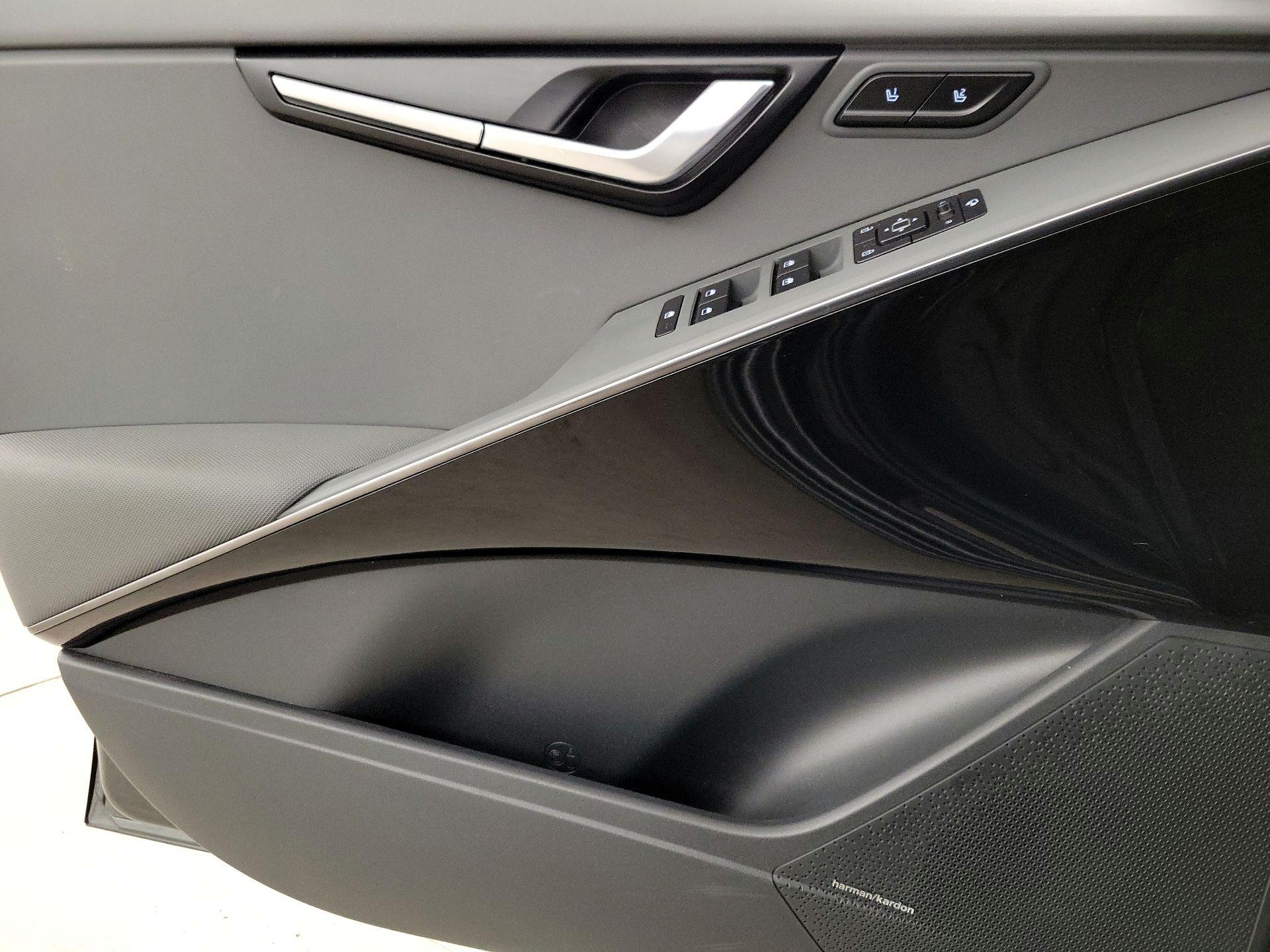 Thumbnail: 2025 Kia Niro - 12