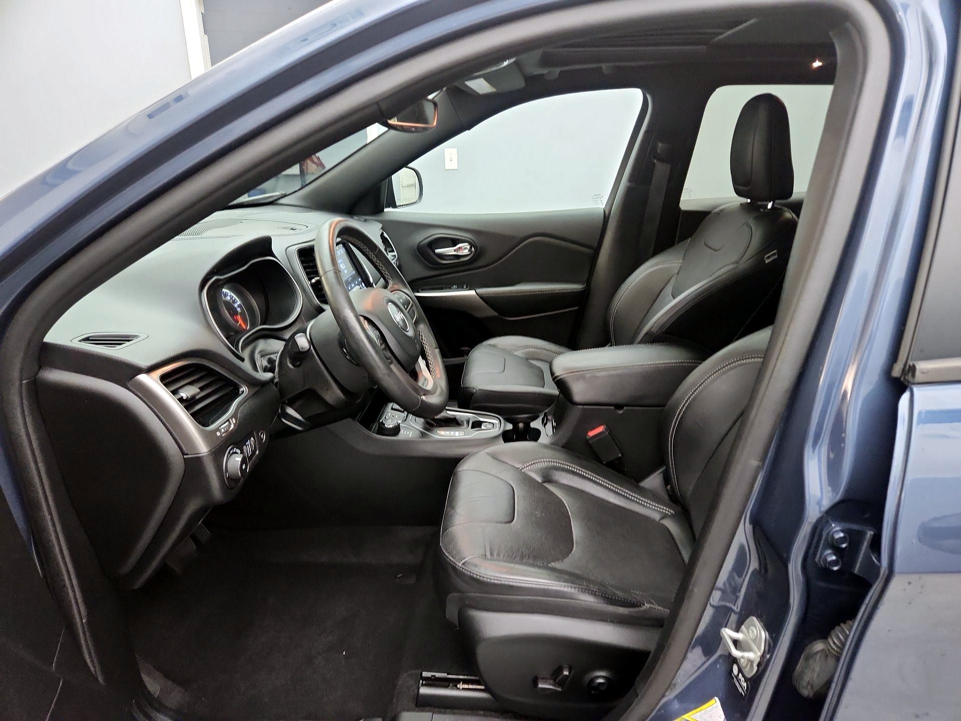 Thumbnail: 2021 Jeep Cherokee - 11