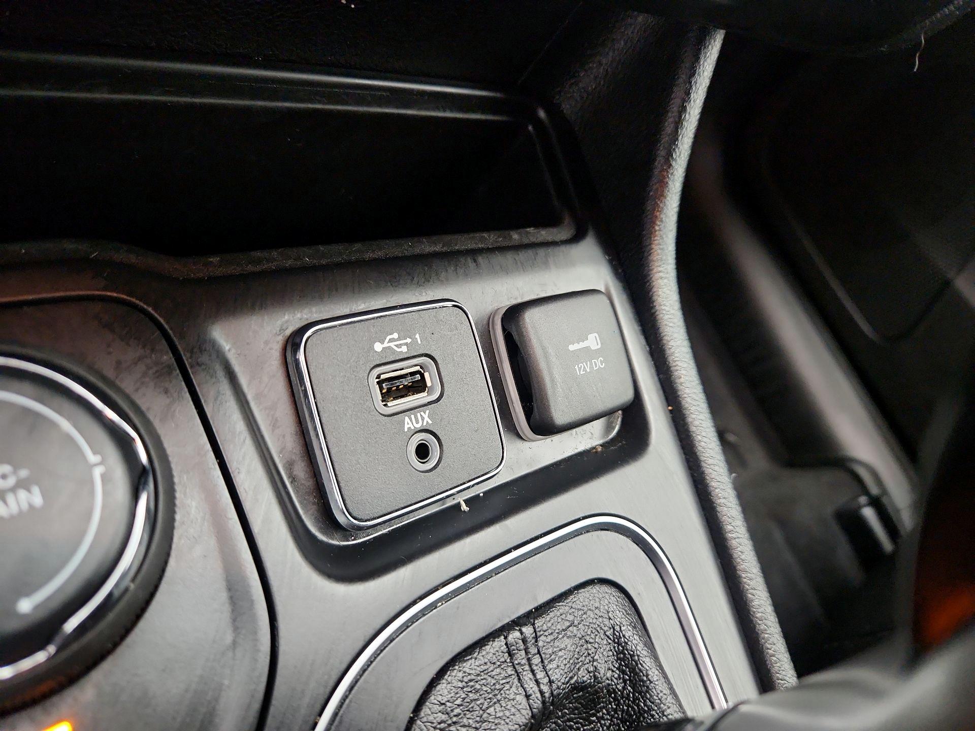 Thumbnail: 2021 Jeep Cherokee - 18