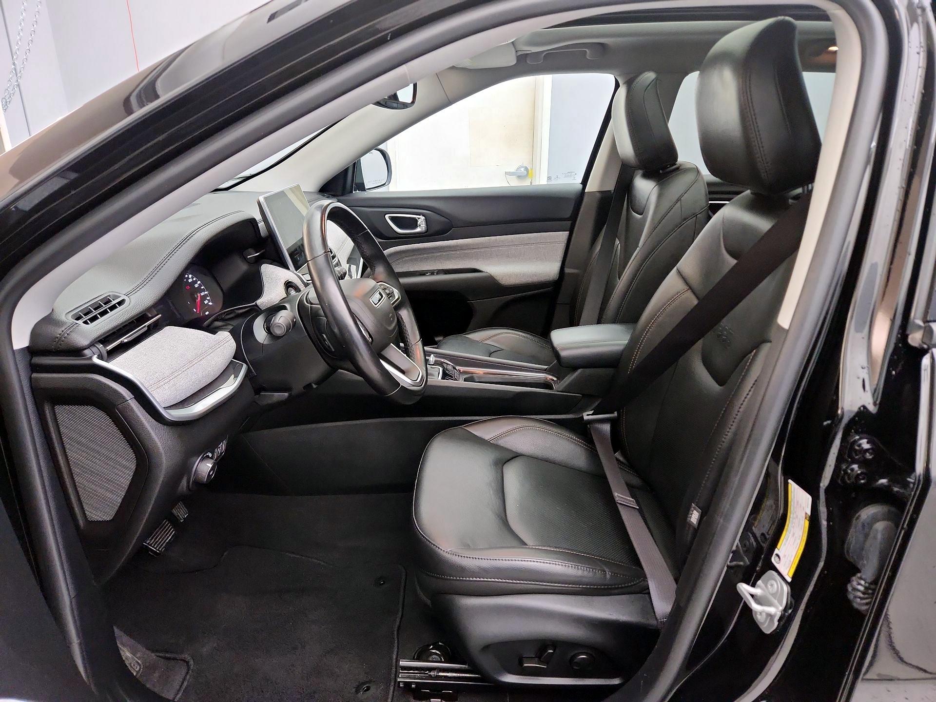 Thumbnail: 2022 Jeep Compass - 11