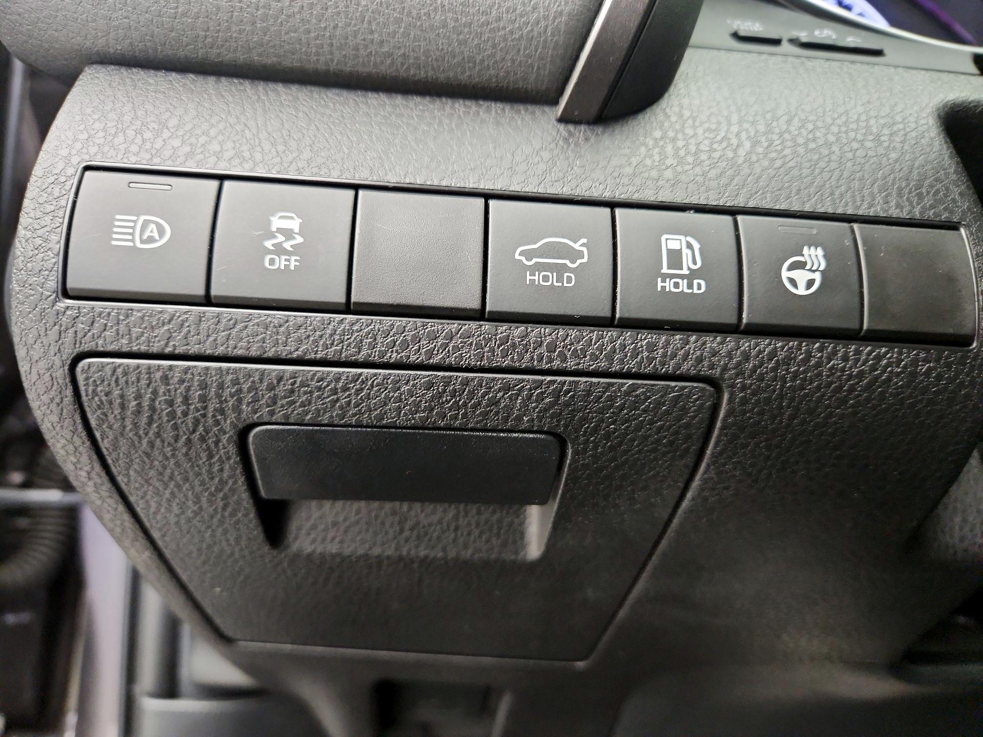 Thumbnail: 2022 Toyota Camry - 13