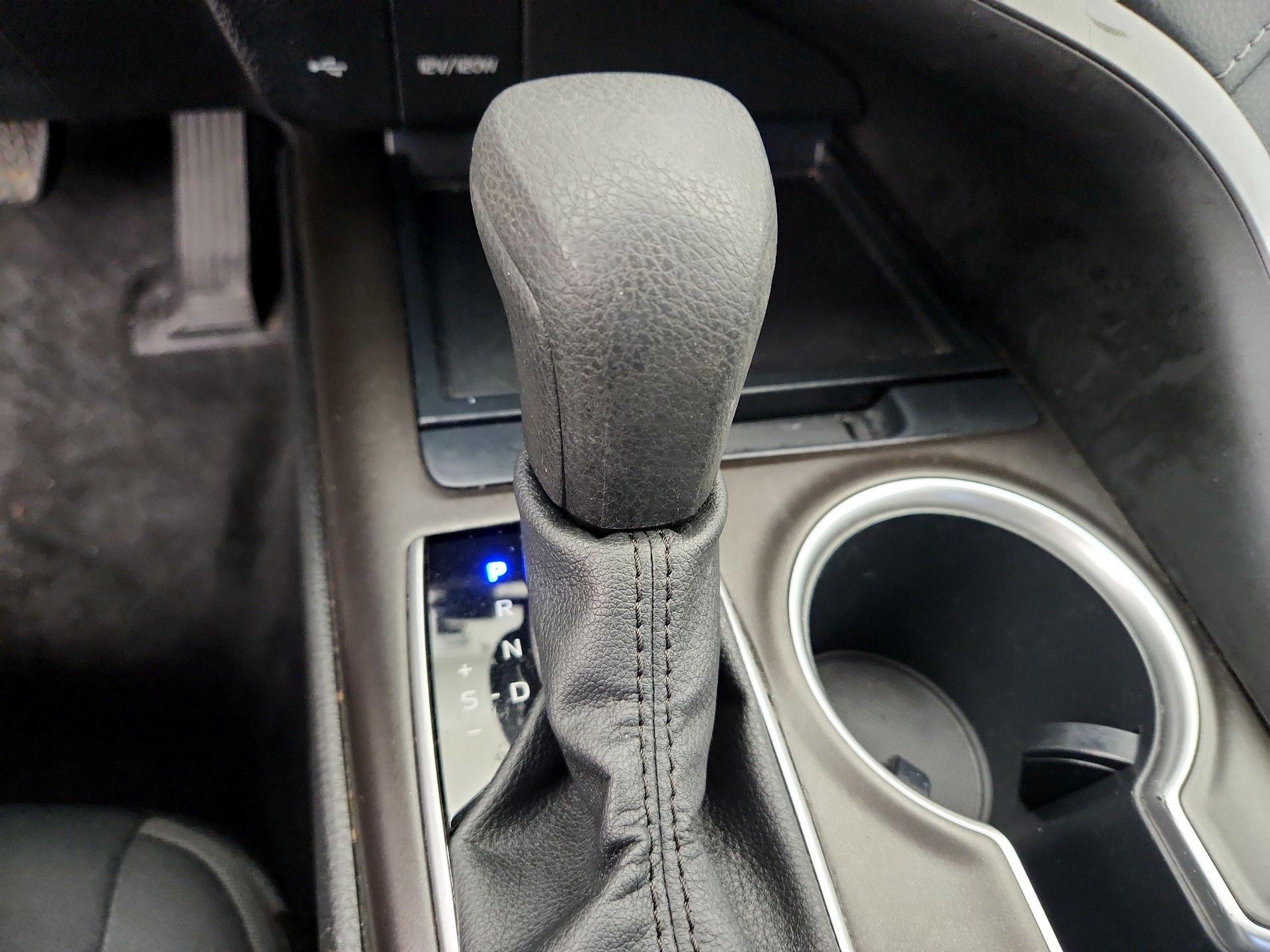 Thumbnail: 2022 Toyota Camry - 17