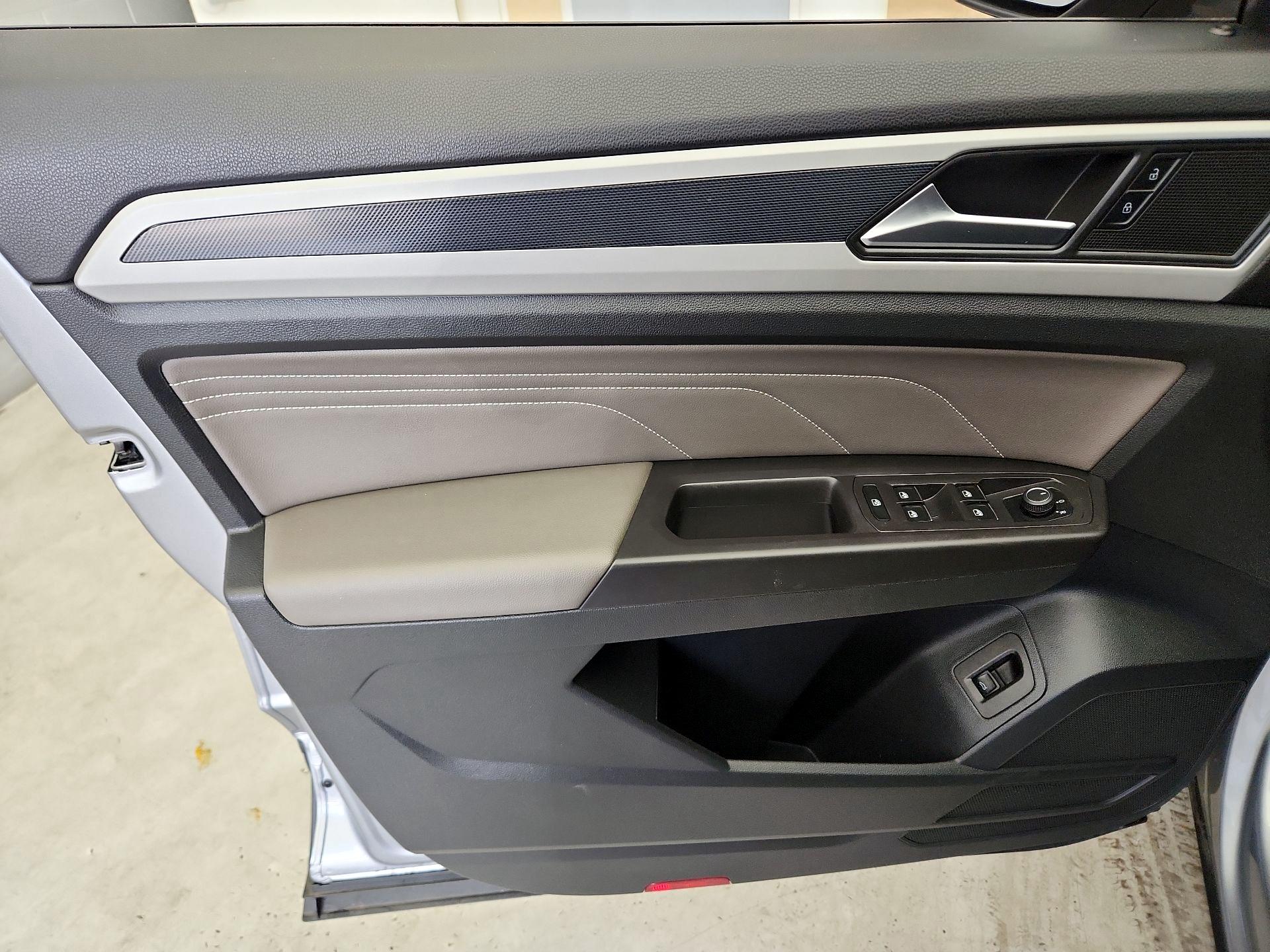 Thumbnail: 2023 Volkswagen Atlas - 12