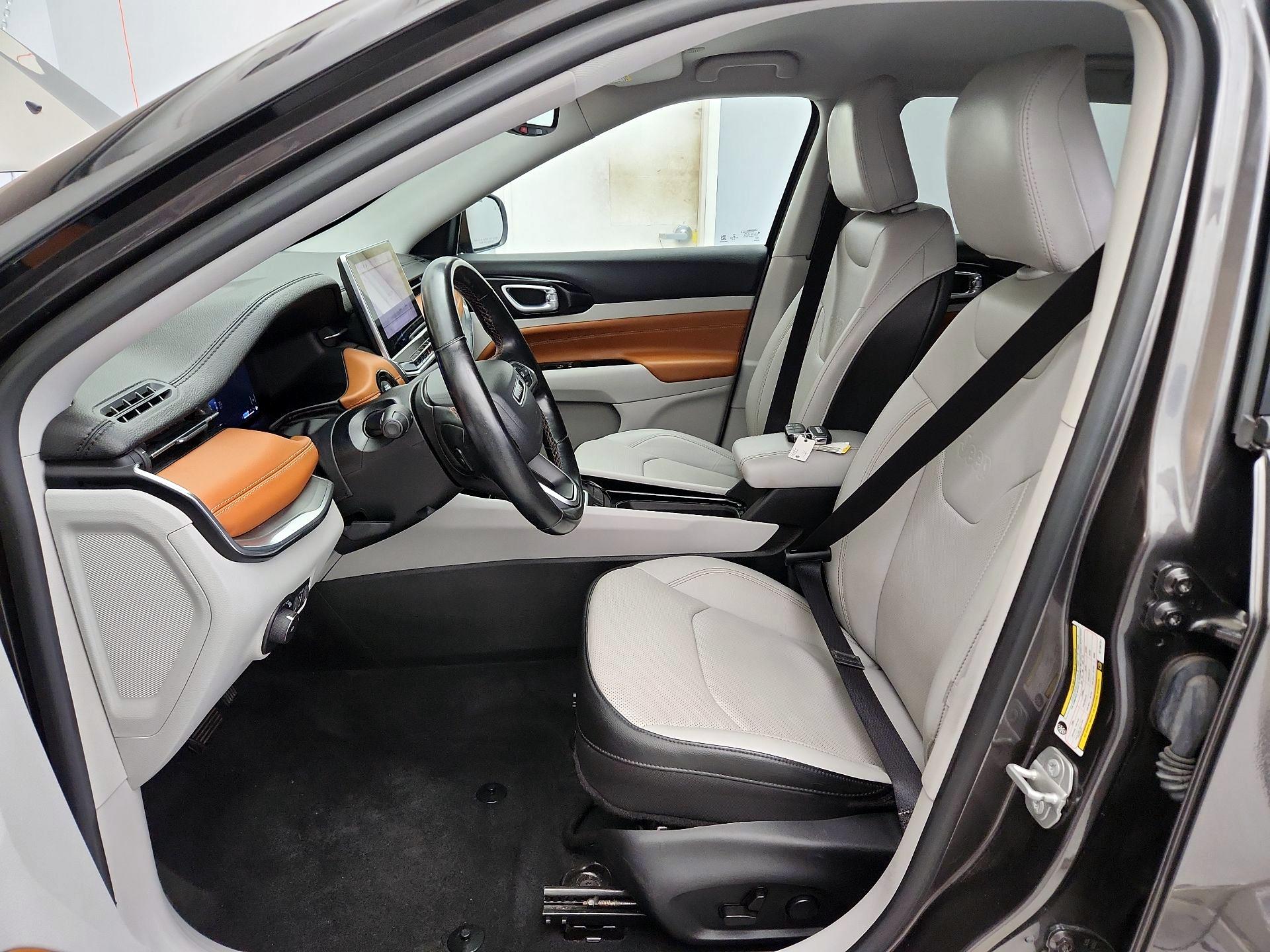 Thumbnail: 2022 Jeep Compass - 11