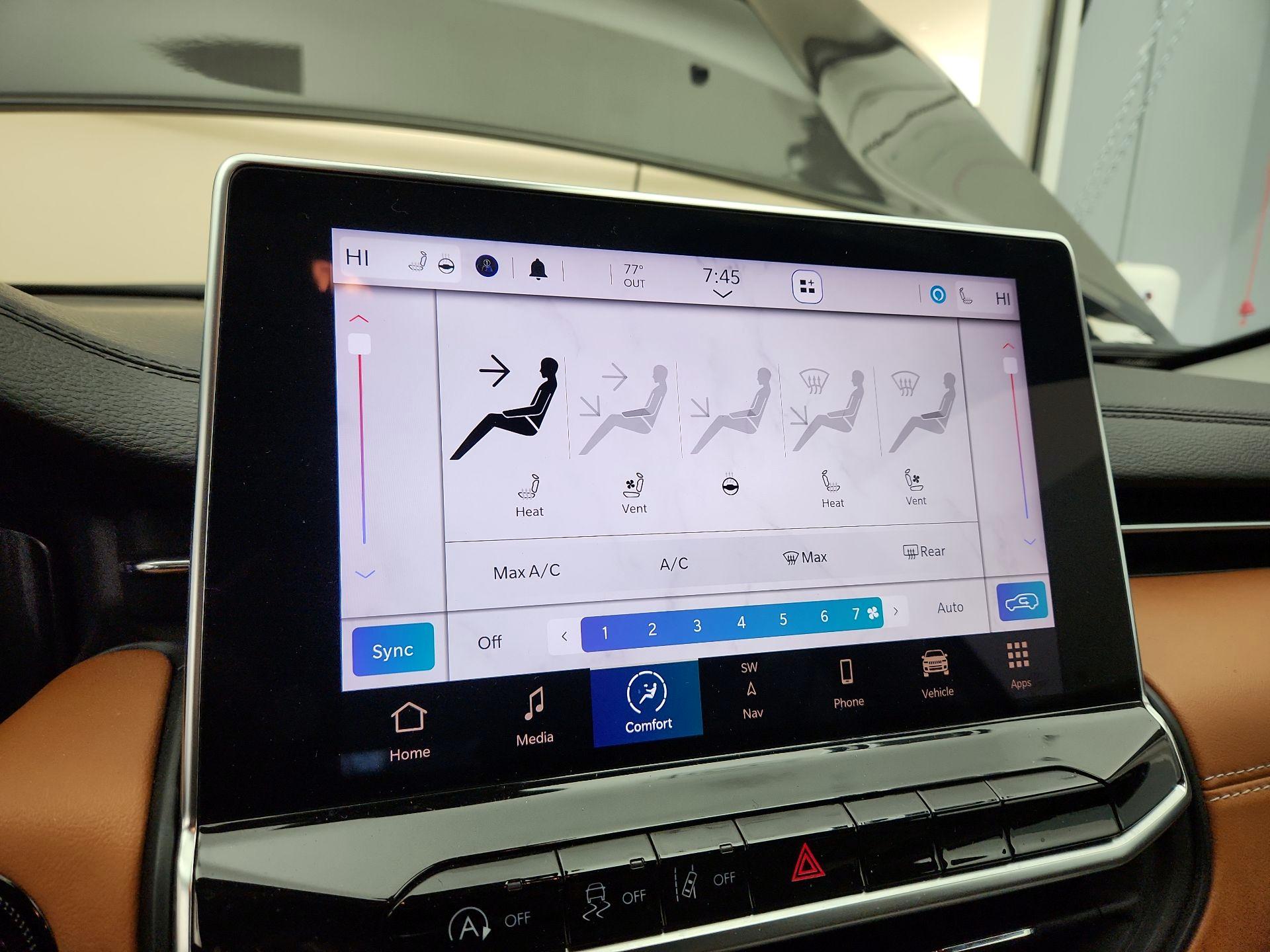 Thumbnail: 2022 Jeep Compass - 17