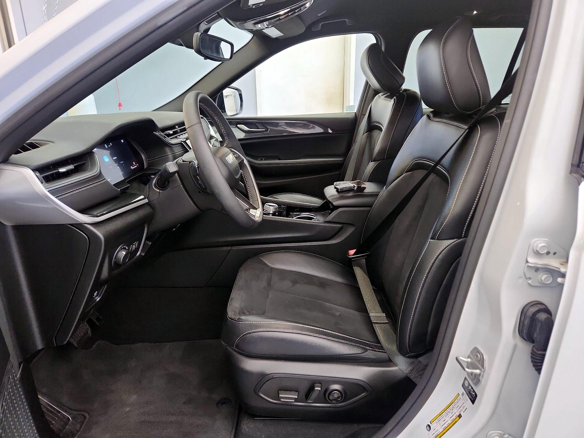 Thumbnail: 2023 Jeep Grand Cherokee - 11