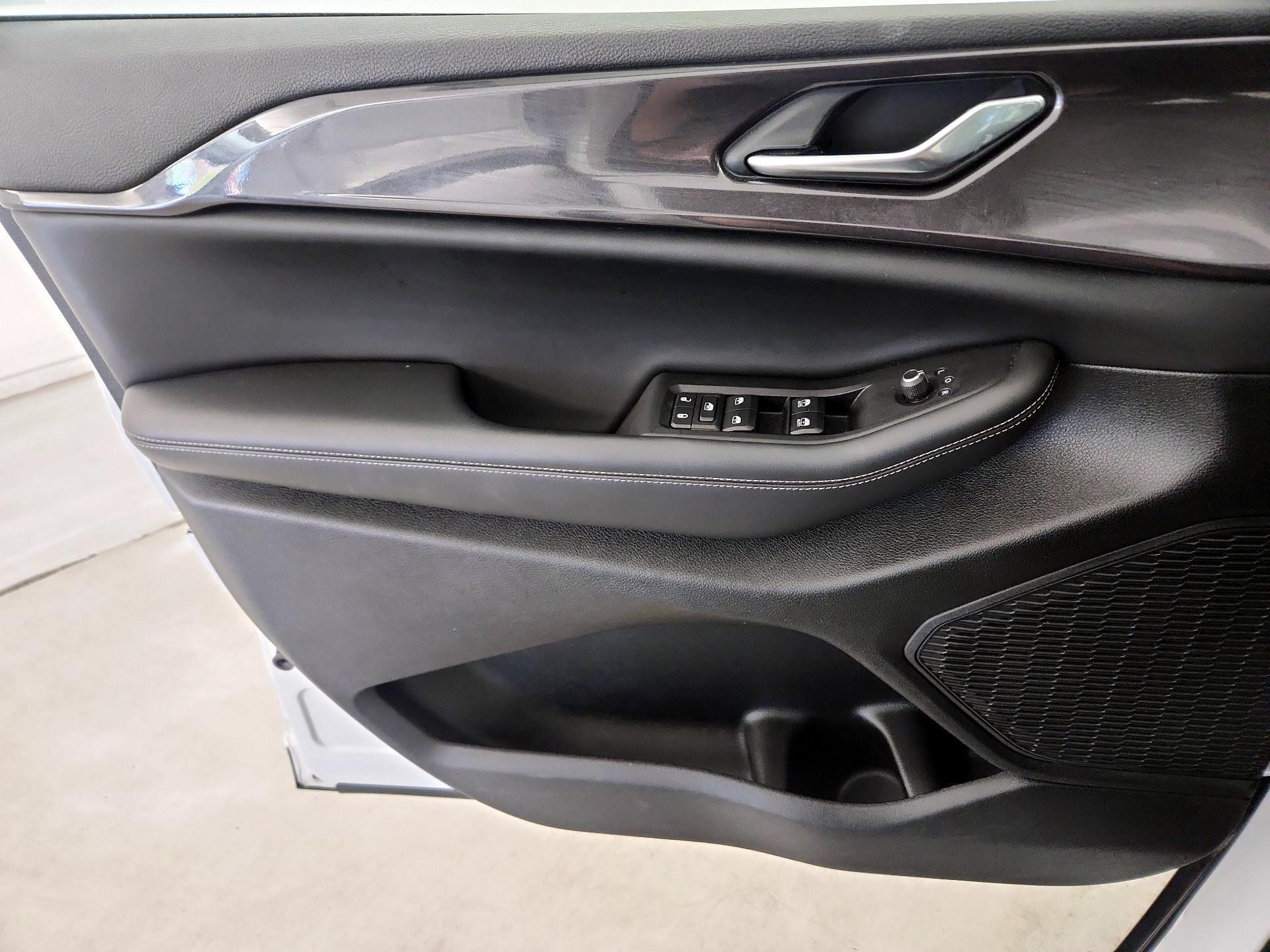 Thumbnail: 2023 Jeep Grand Cherokee - 12