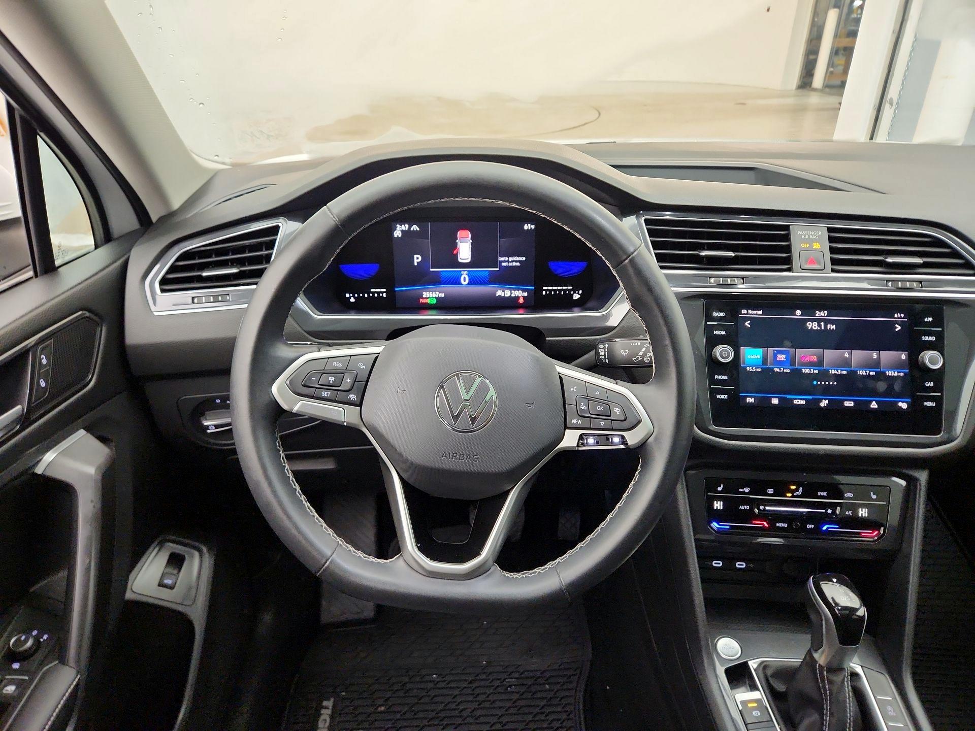 Thumbnail: 2022 Volkswagen Tiguan - 10