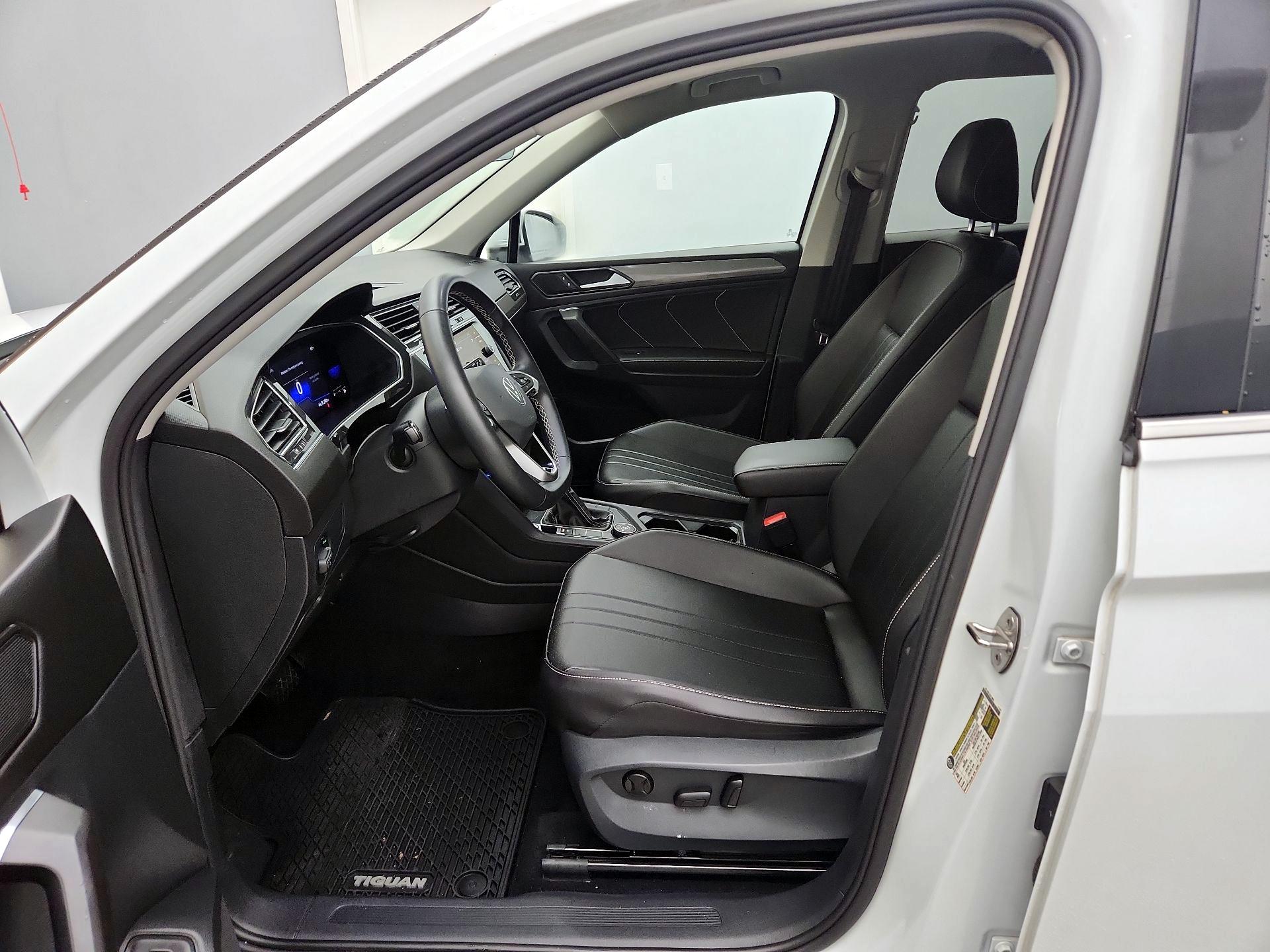 Thumbnail: 2022 Volkswagen Tiguan - 11