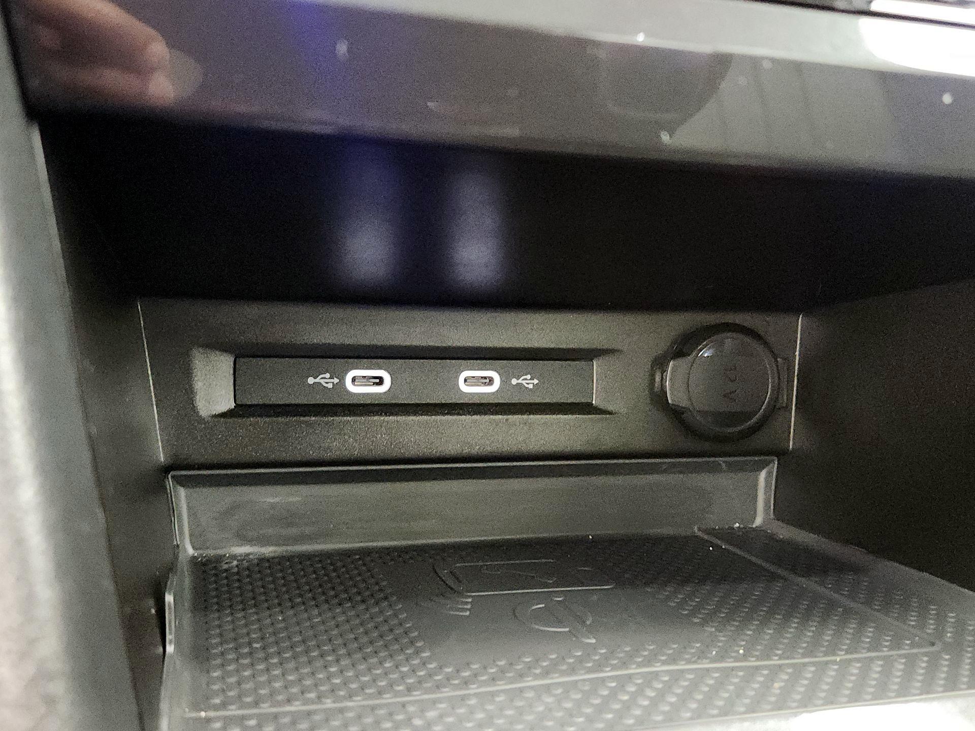 Thumbnail: 2022 Volkswagen Tiguan - 18