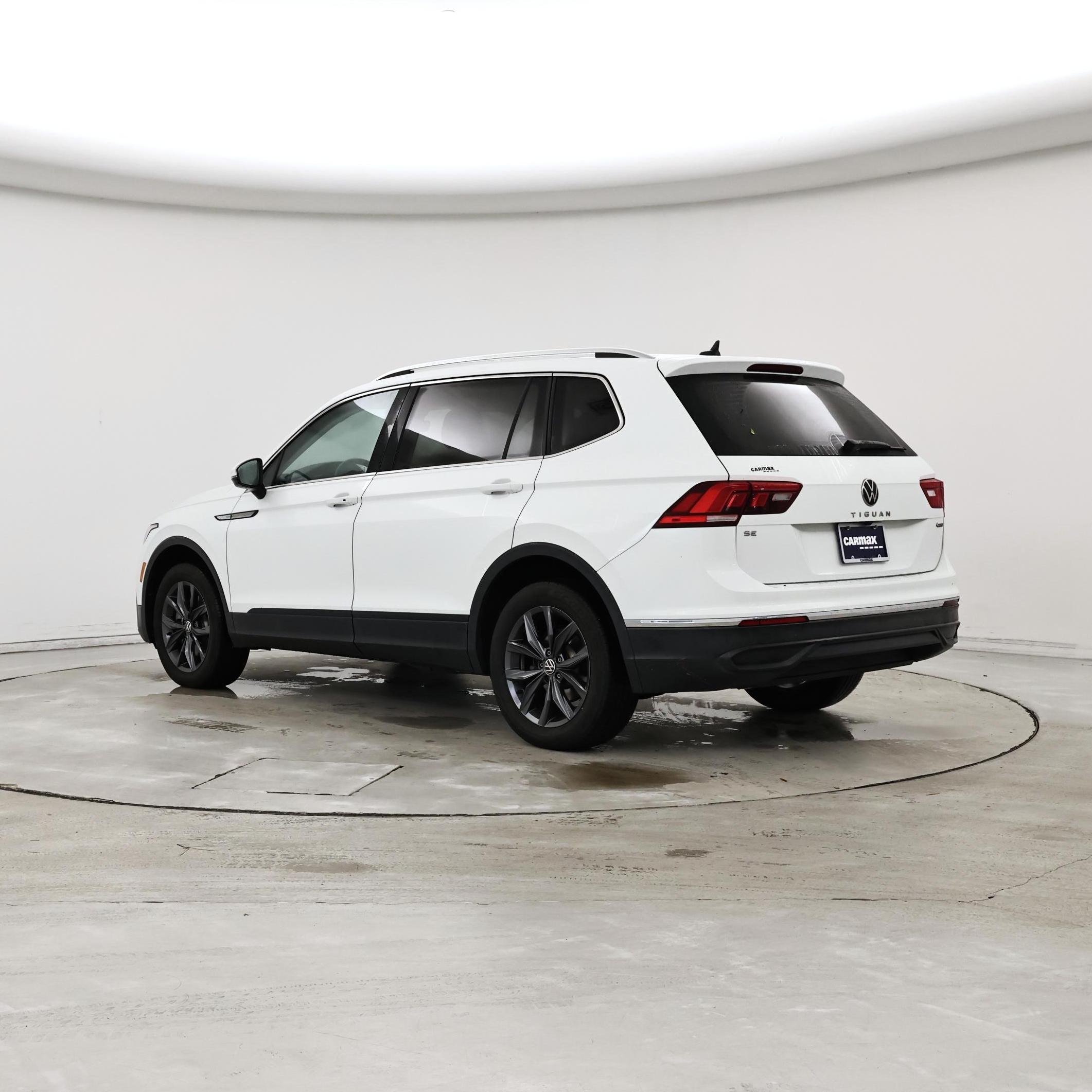 Thumbnail: 2022 Volkswagen Tiguan - 2