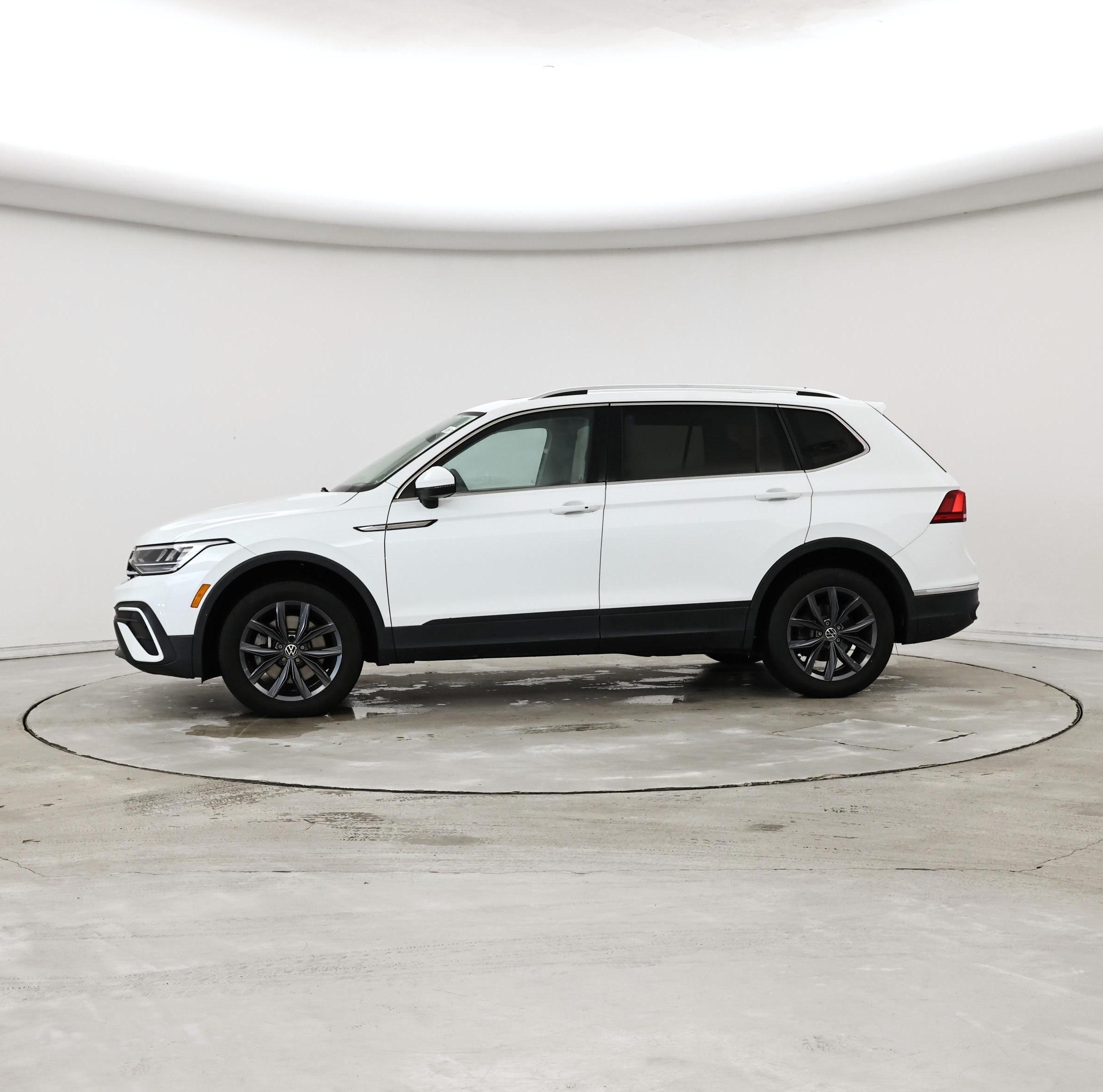 Thumbnail: 2022 Volkswagen Tiguan - 3