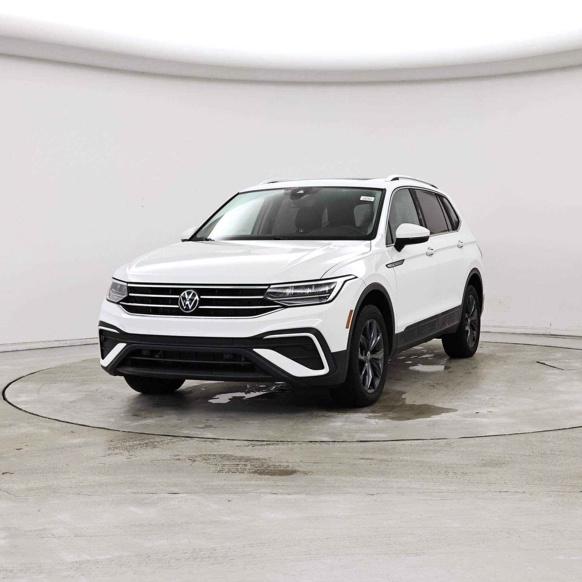 Thumbnail: 2022 Volkswagen Tiguan - 4