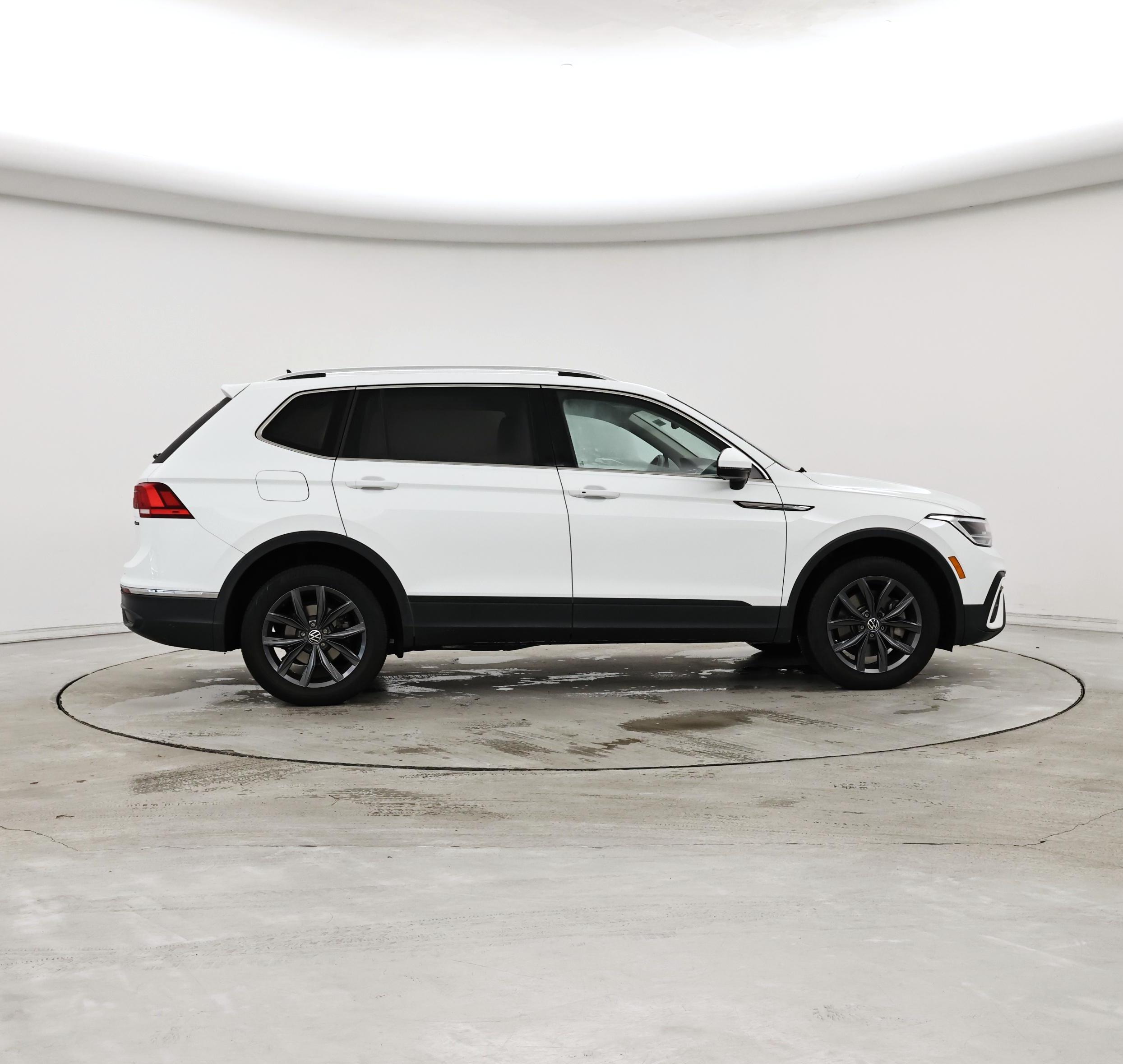 Thumbnail: 2022 Volkswagen Tiguan - 7